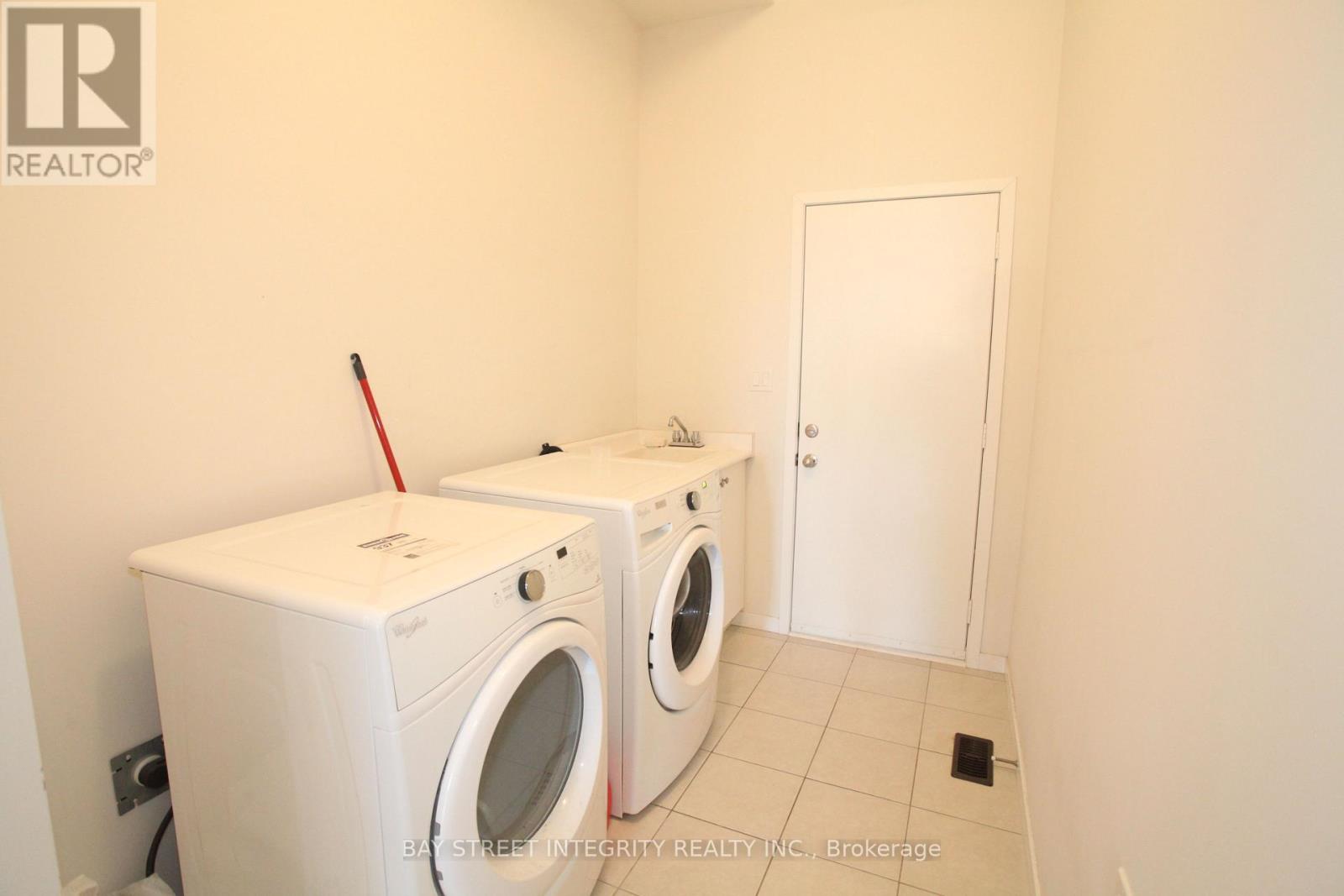 266 Elyse Court, Aurora, Ontario  L4G 2C9 - Photo 9 - N12508196