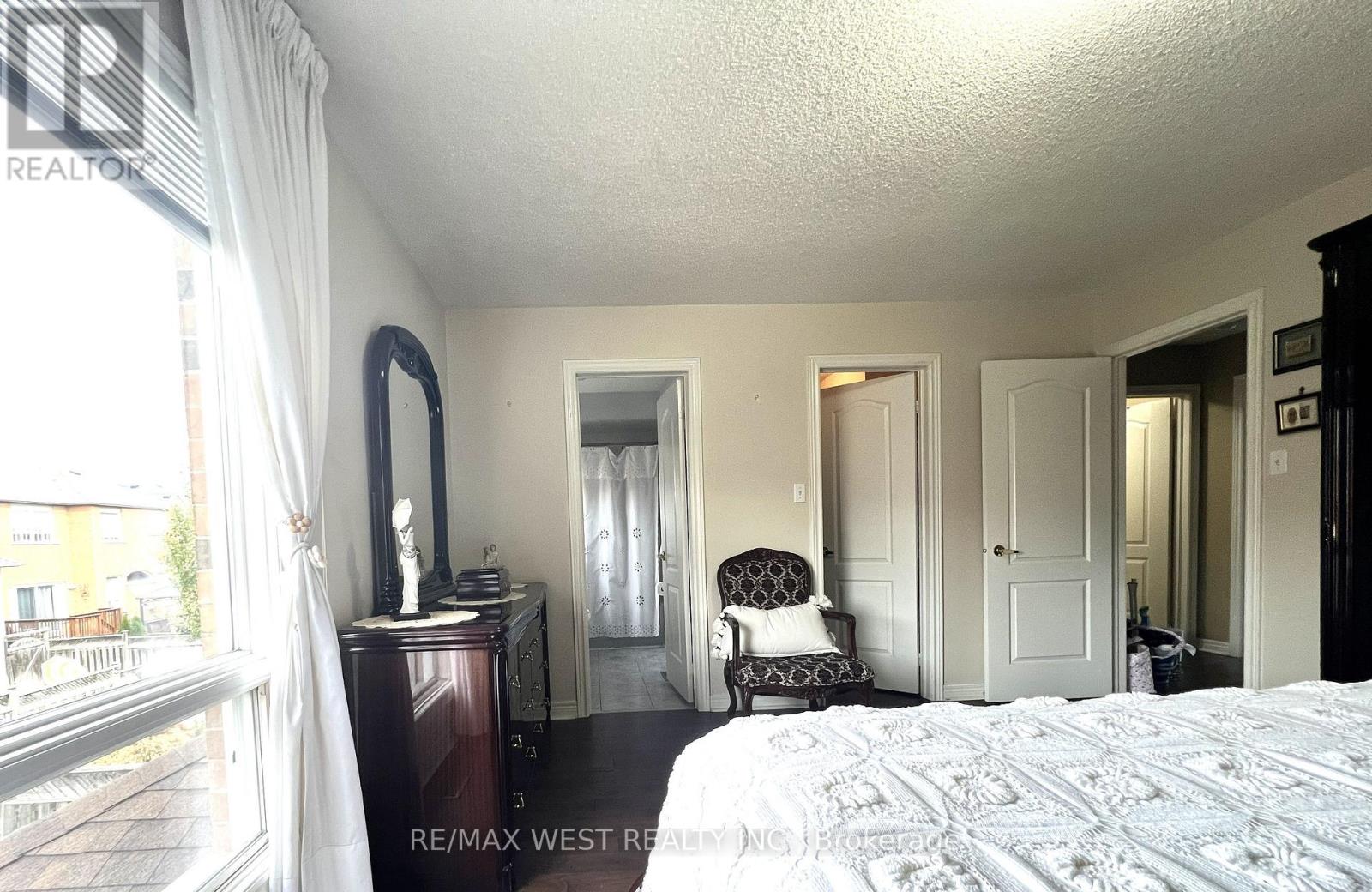 40 Toscana Road, Vaughan, Ontario  L4H 1L5 - Photo 8 - N12508232