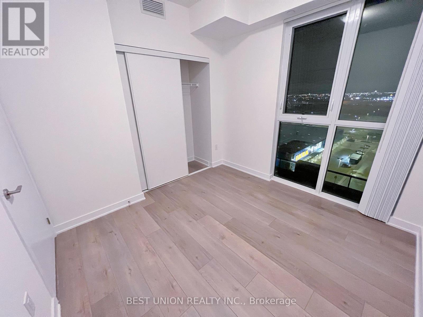 1509 - 10 Honeycrisp Crescent, Vaughan, Ontario L4K 0M7 - Photo 3 - N12508256