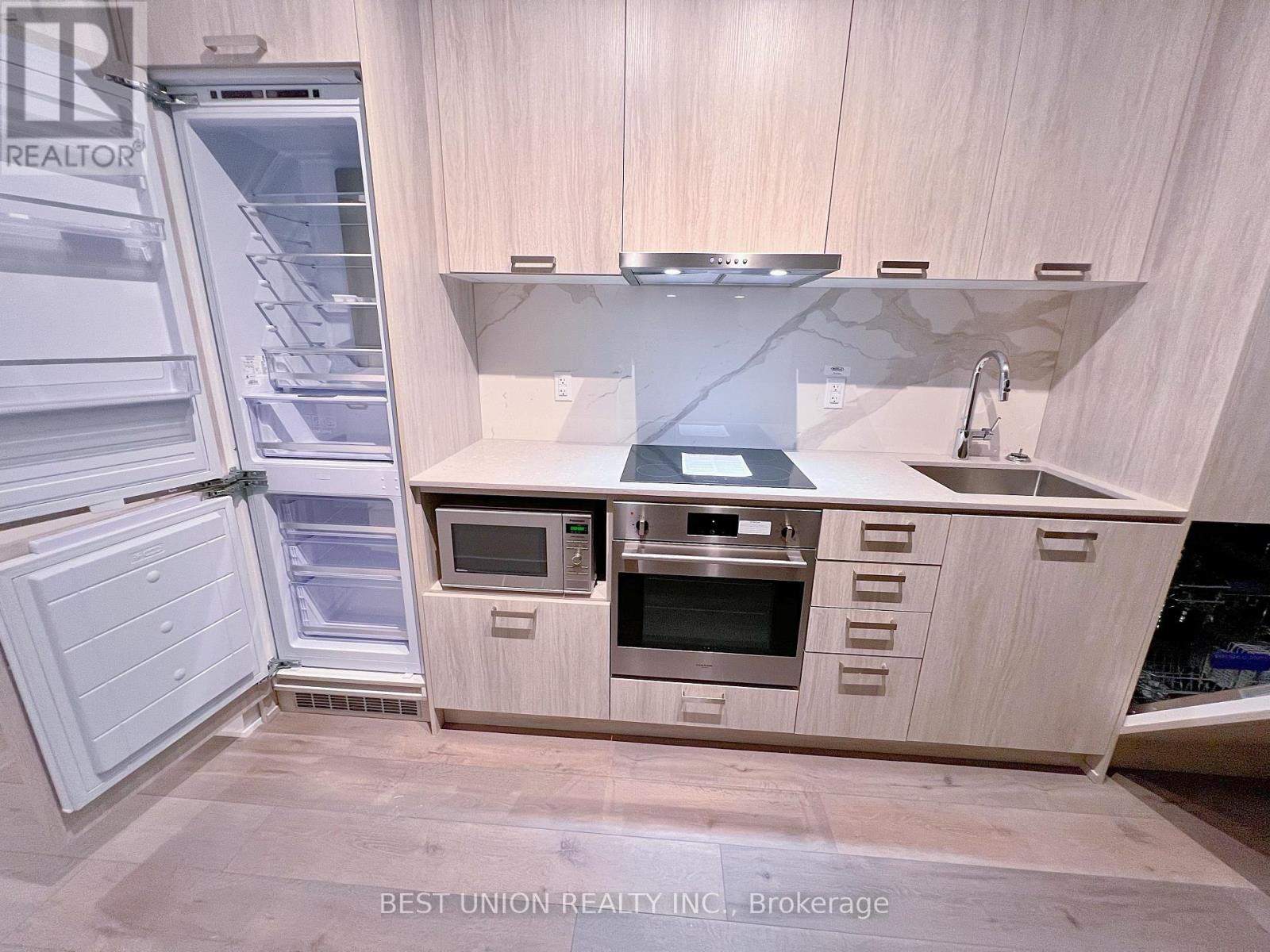 1509 - 10 Honeycrisp Crescent, Vaughan, Ontario L4K 0M7 - Photo 4 - N12508256