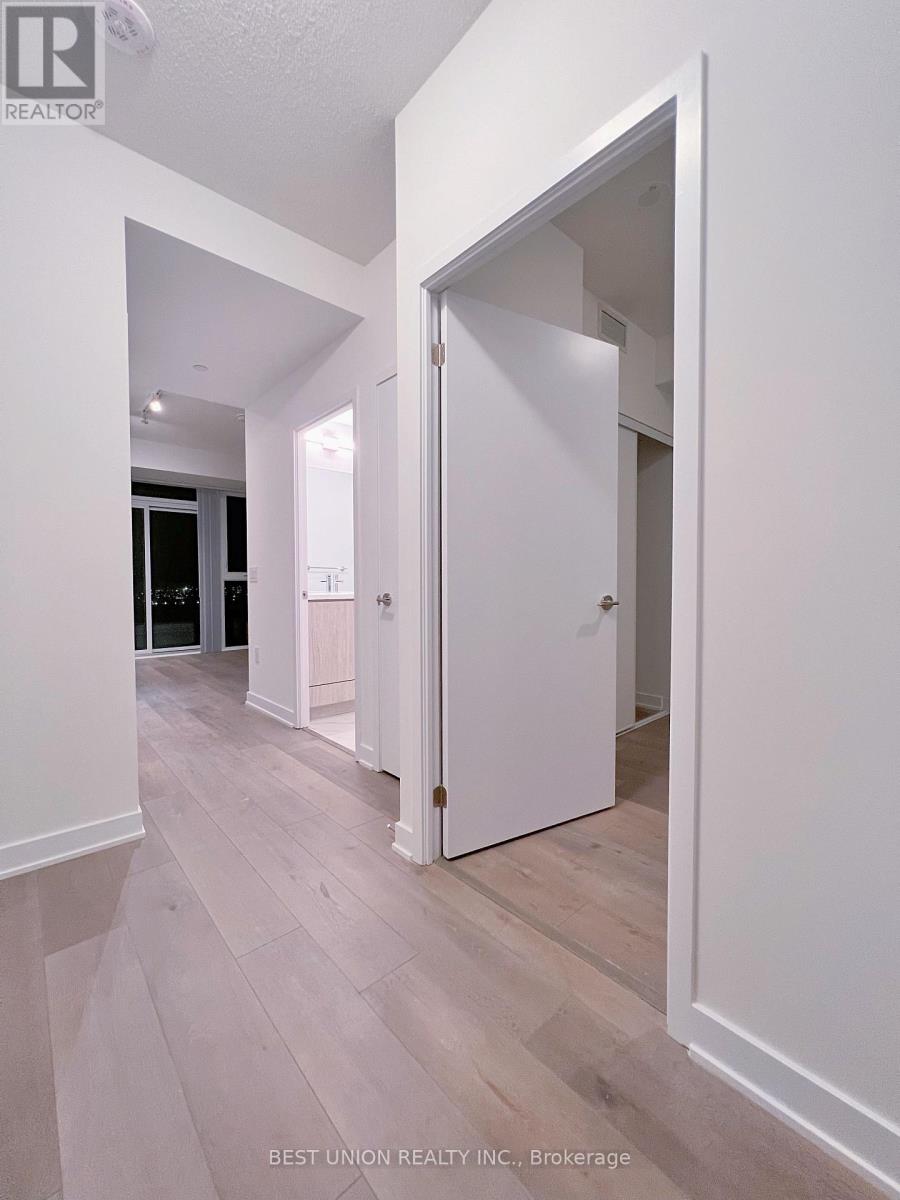 1509 - 10 Honeycrisp Crescent, Vaughan, Ontario L4K 0M7 - Photo 5 - N12508256