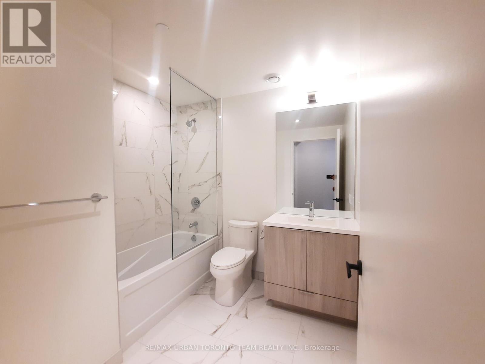 517 - 8 Interchange Way, Vaughan, Ontario L4K 5Z7 - Photo 6 - N12508316
