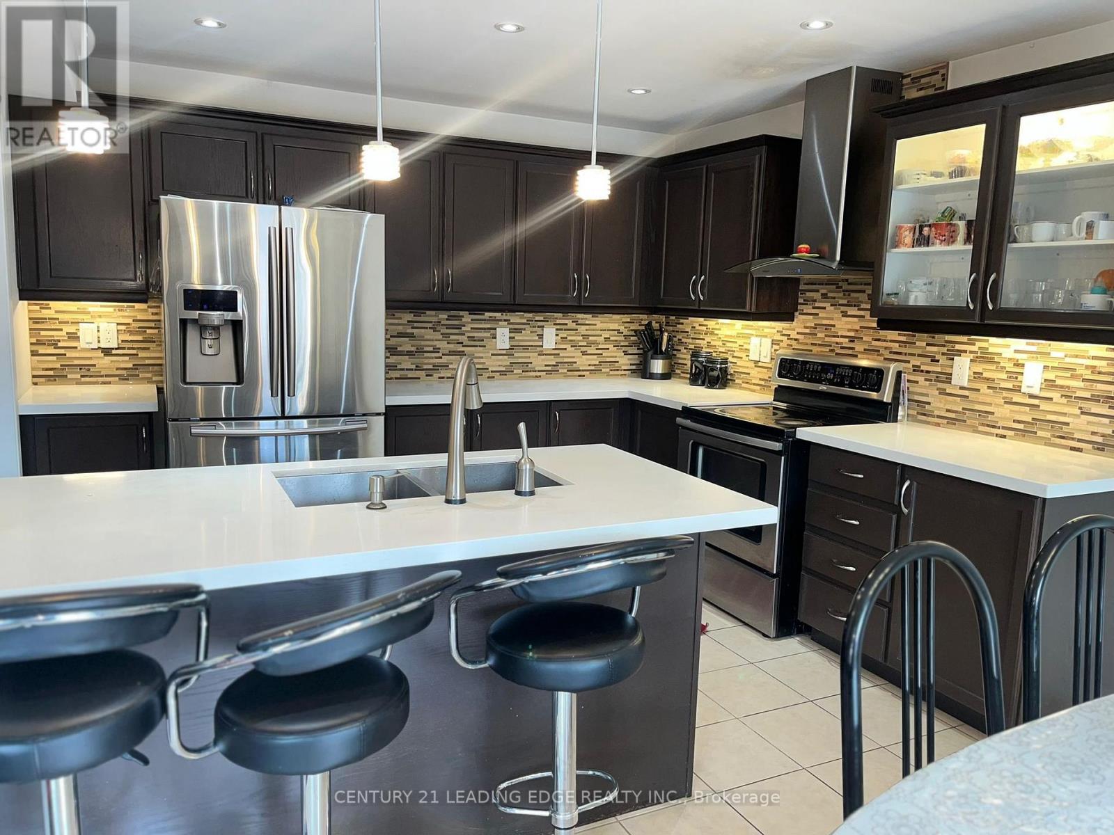 30 Armstrong Crescent, Bradford West Gwillimbury (Bradford), Ontario  L3Z 0L1 - Photo 10 - N12508374