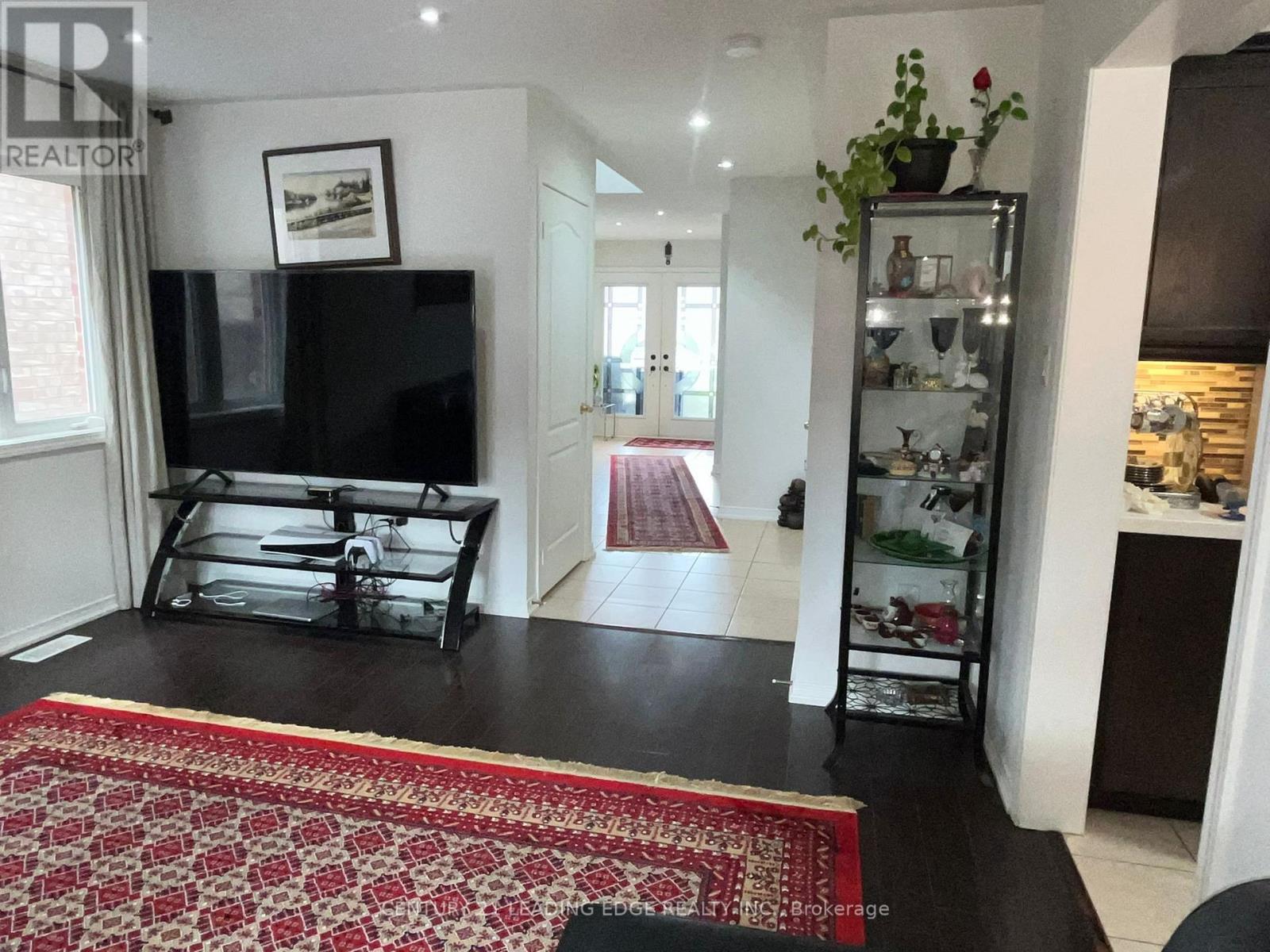 30 Armstrong Crescent, Bradford West Gwillimbury (Bradford), Ontario  L3Z 0L1 - Photo 3 - N12508374