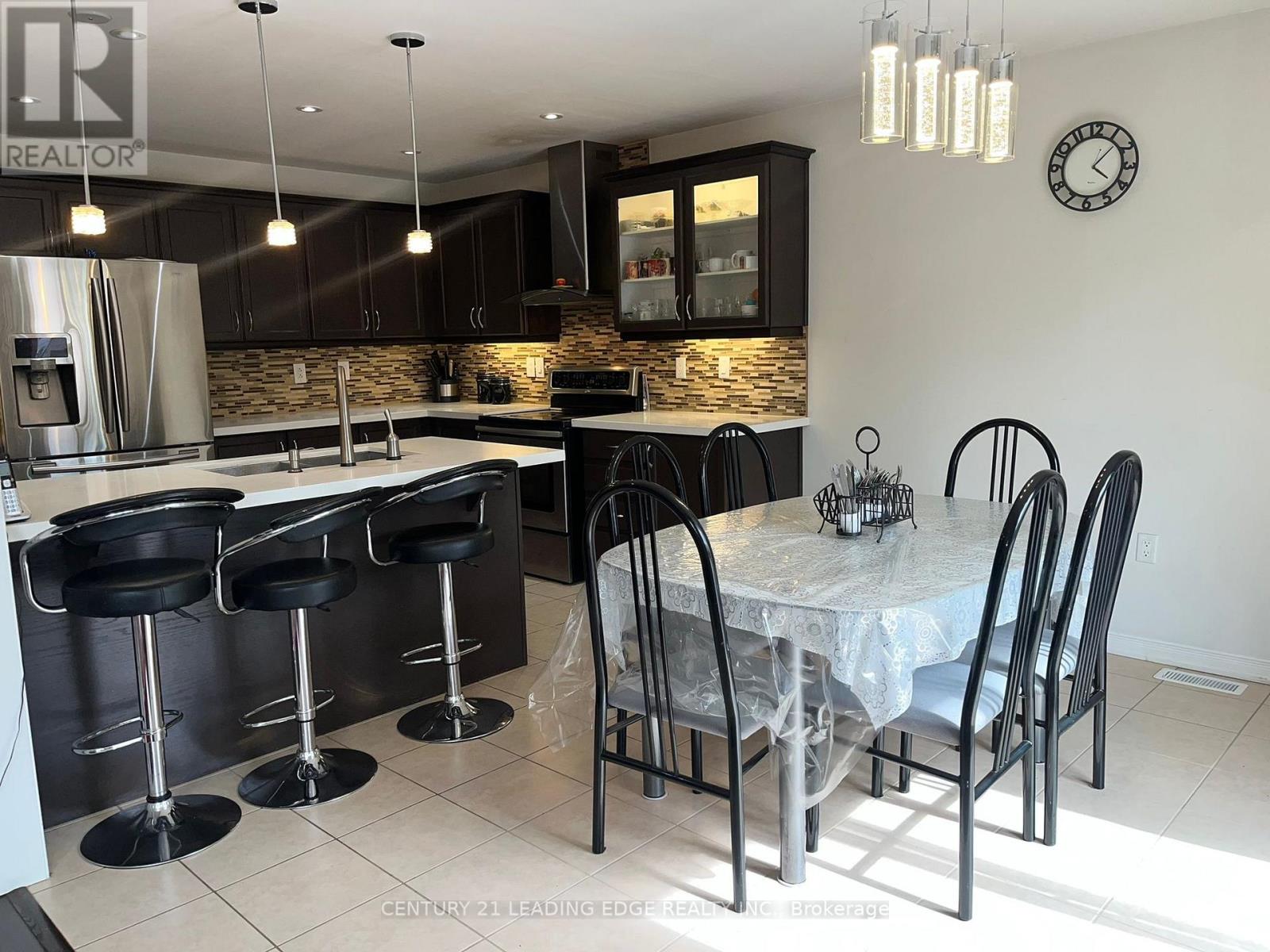 30 Armstrong Crescent, Bradford West Gwillimbury (Bradford), Ontario  L3Z 0L1 - Photo 7 - N12508374