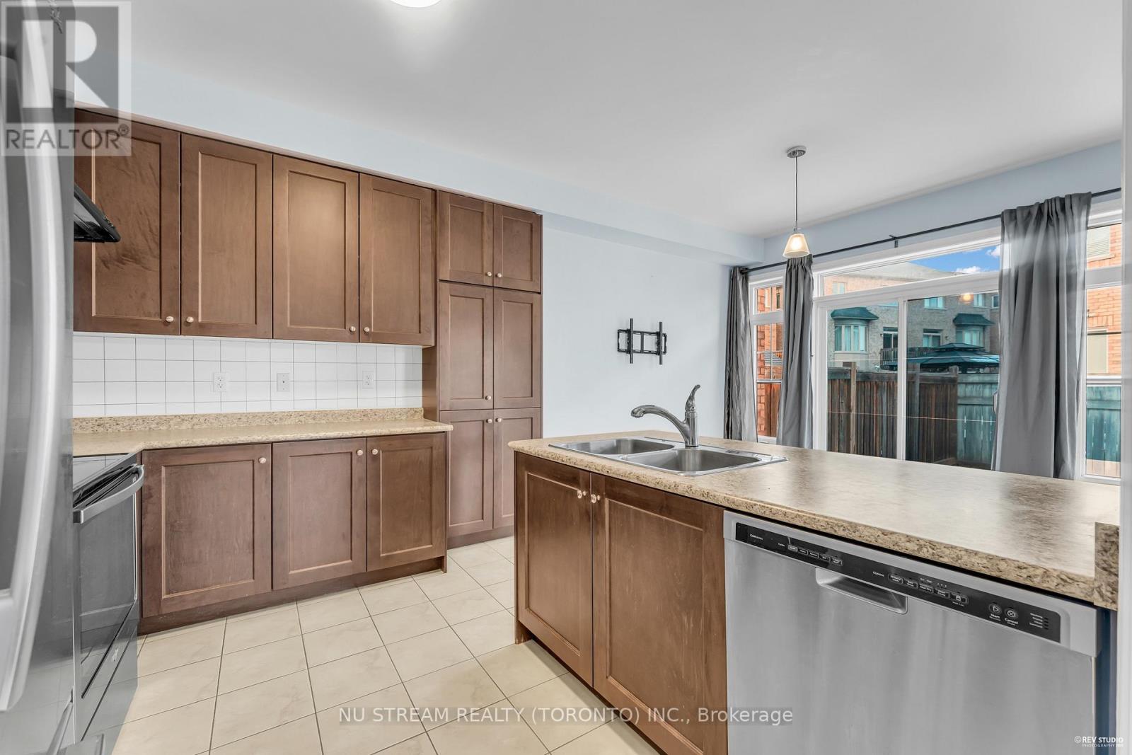 99 William Berczy Boulevard, Markham, Ontario  L6C 0R1 - Photo 7 - N12508388