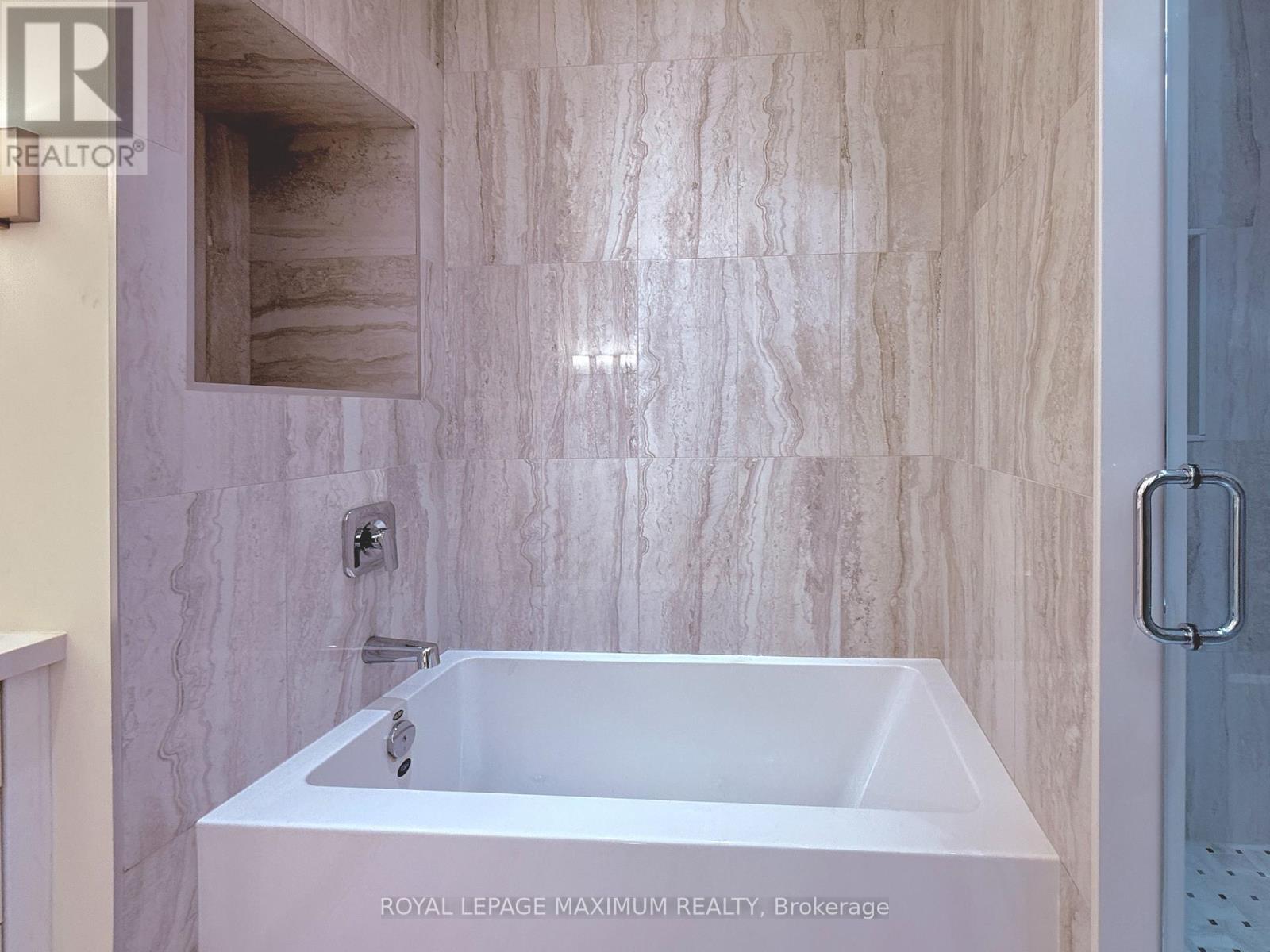 Ph 212 - 9000 Jane Street, Vaughan, Ontario  L4K 2M9 - Photo 13 - N12508424