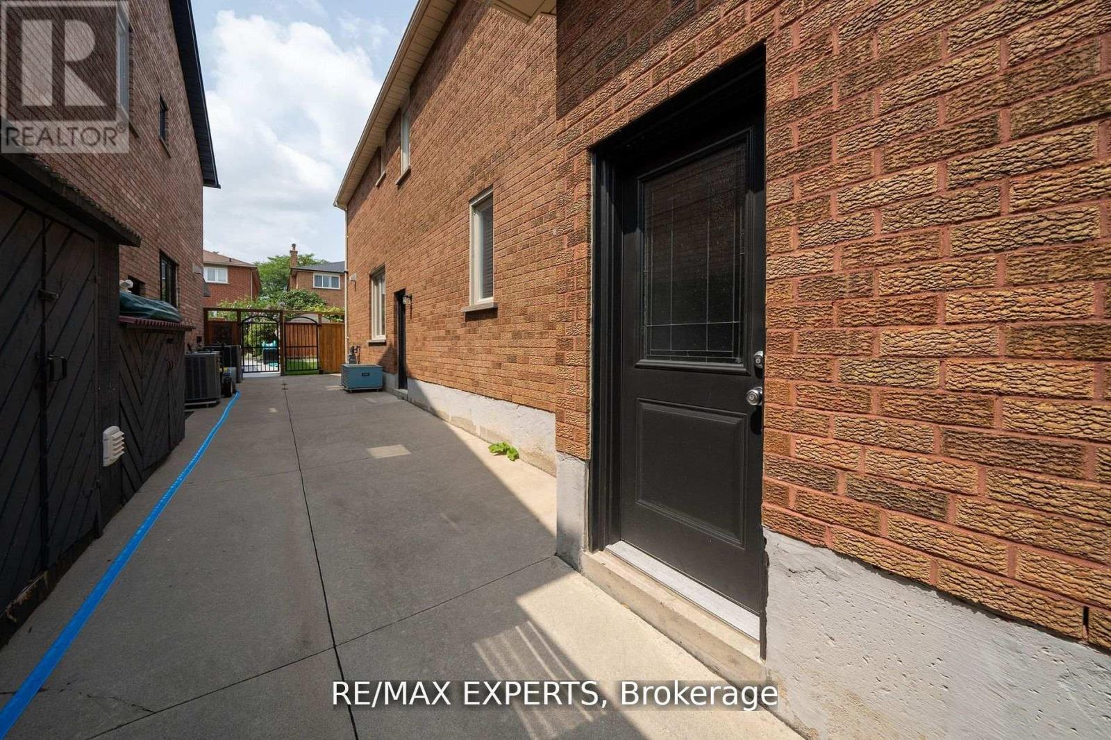 24 Bluestone Street, Vaughan, Ontario  L4L 8C8 - Photo 12 - N12508466