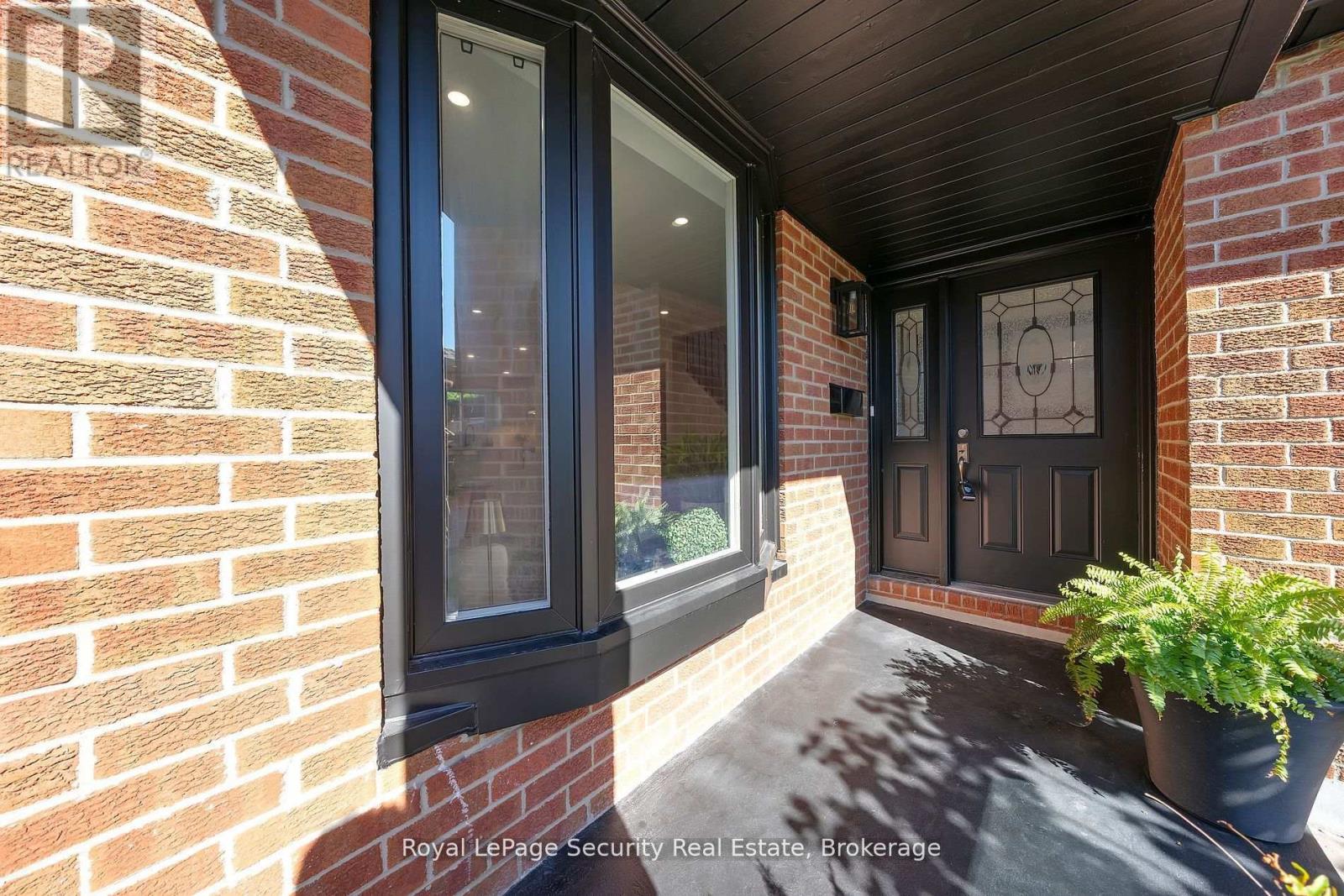 74 Andrea Lane, Vaughan, Ontario  L4L 1E7 - Photo 2 - N12508502