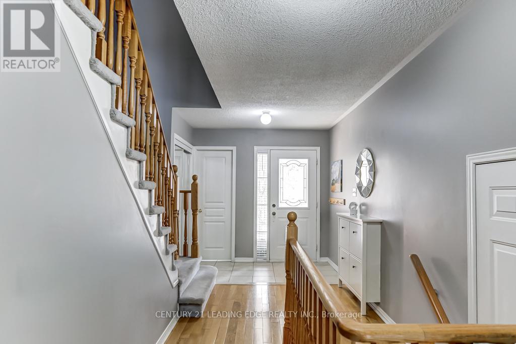 28 Charles Sturdy Road, Markham, Ontario  L6C 3E8 - Photo 14 - N12508508