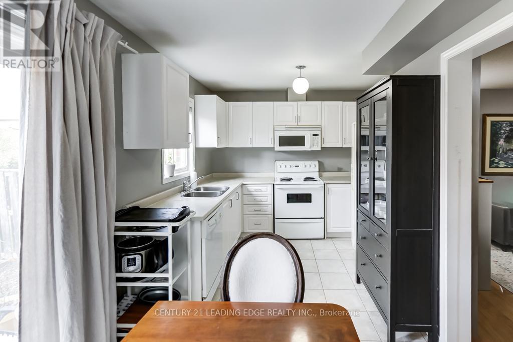 28 Charles Sturdy Road, Markham, Ontario  L6C 3E8 - Photo 19 - N12508508