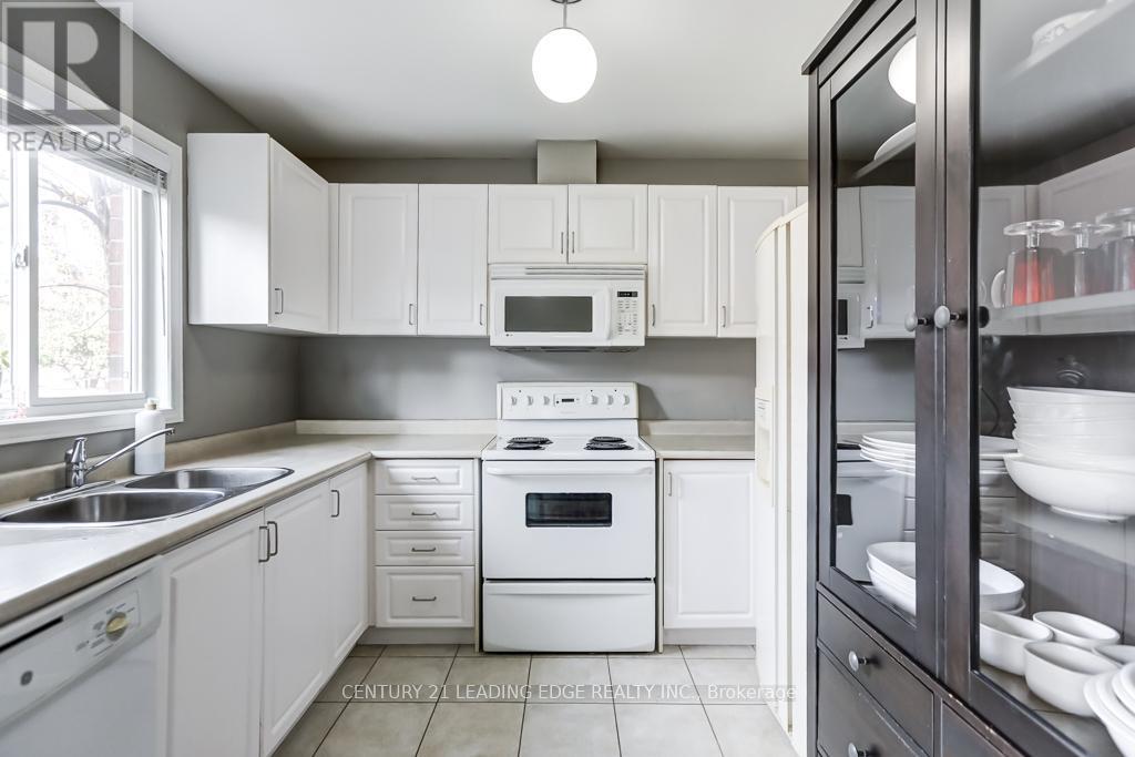 28 Charles Sturdy Road, Markham, Ontario  L6C 3E8 - Photo 20 - N12508508