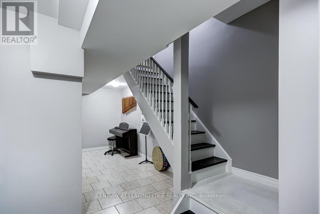 28 Charles Sturdy Road, Markham, Ontario  L6C 3E8 - Photo 32 - N12508508