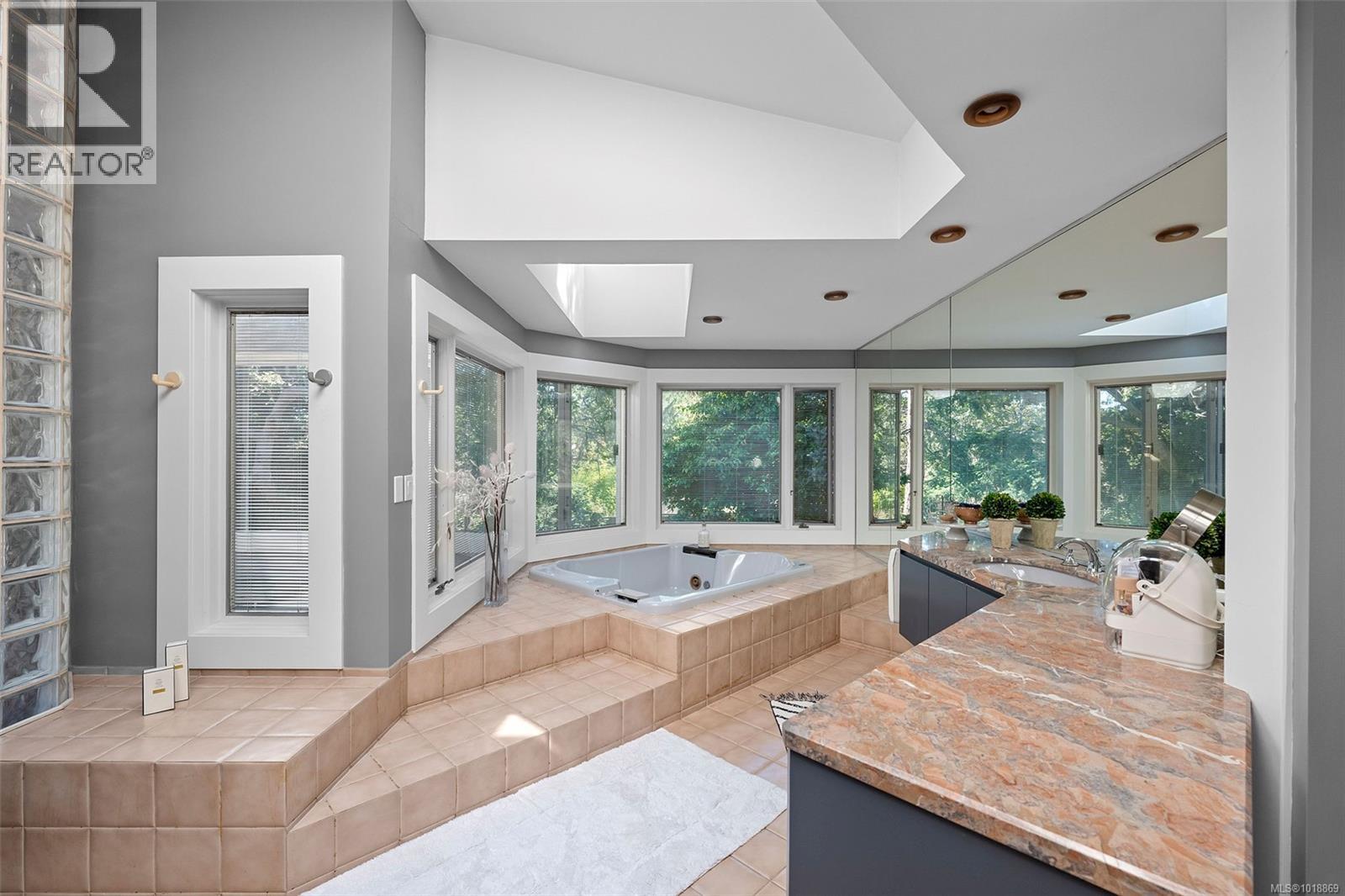 2895 Lansdowne Rd, Oak Bay, British Columbia  V8R 3P8 - Photo 33 - 1018869