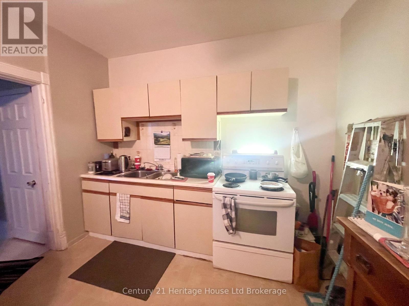 205 William Street, Brantford, Ontario  N3T 3L6 - Photo 10 - X12497524