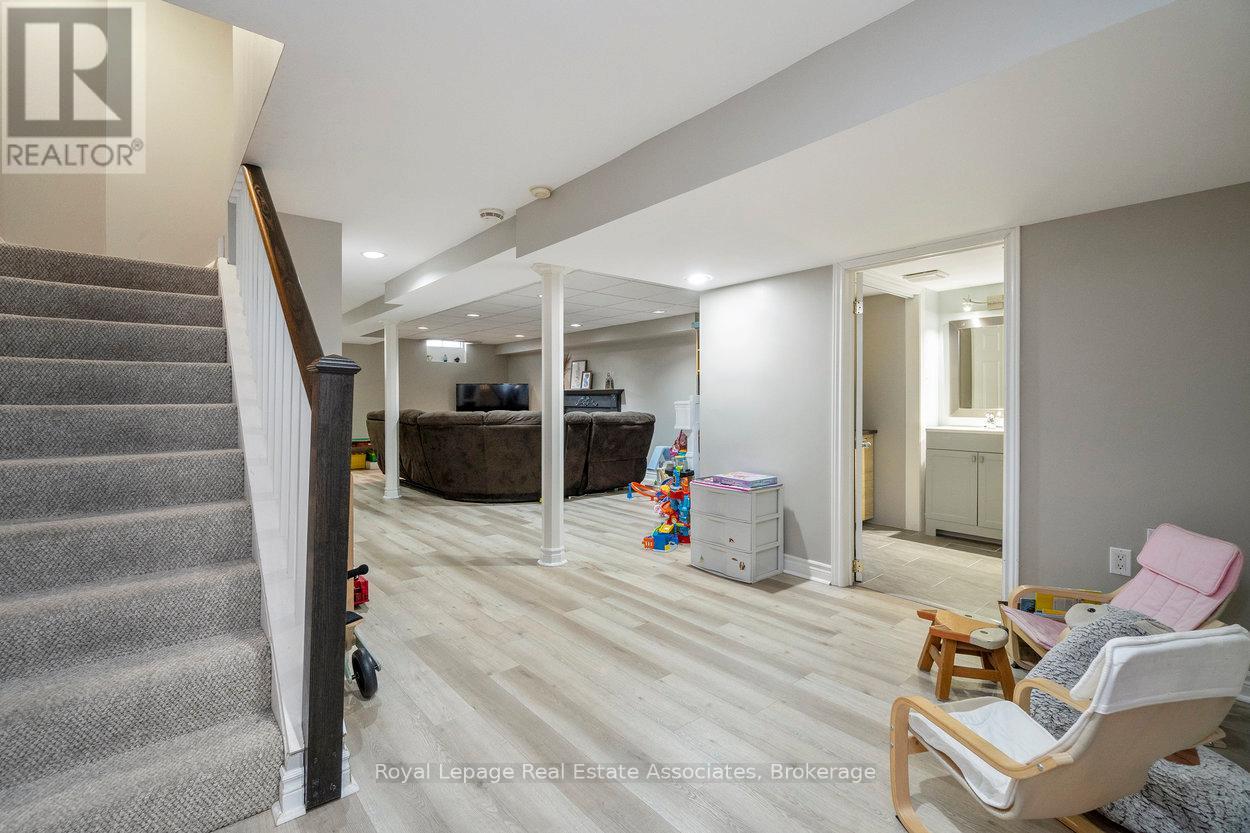 11 Craig Crescent, Halton Hills, Ontario  L7G 5K2 - Photo 36 - W12508184