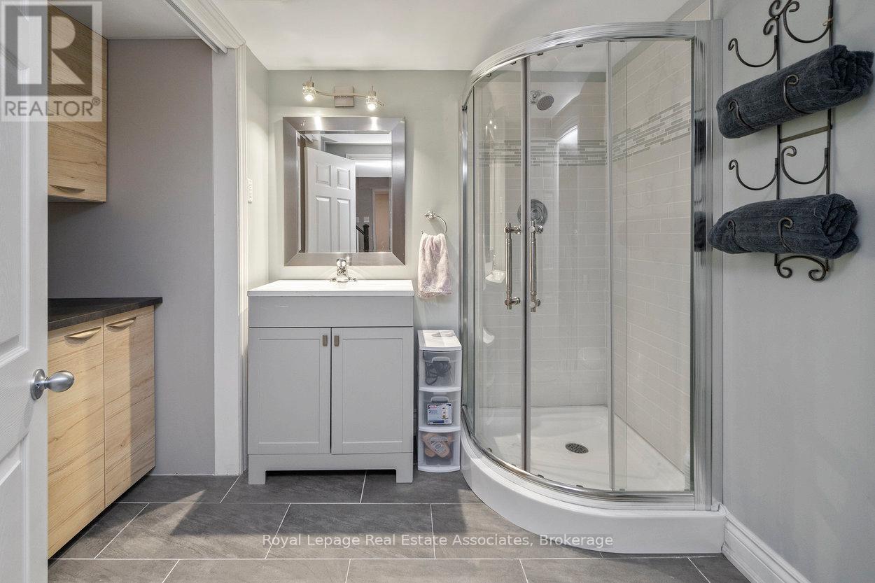 11 Craig Crescent, Halton Hills, Ontario  L7G 5K2 - Photo 43 - W12508184