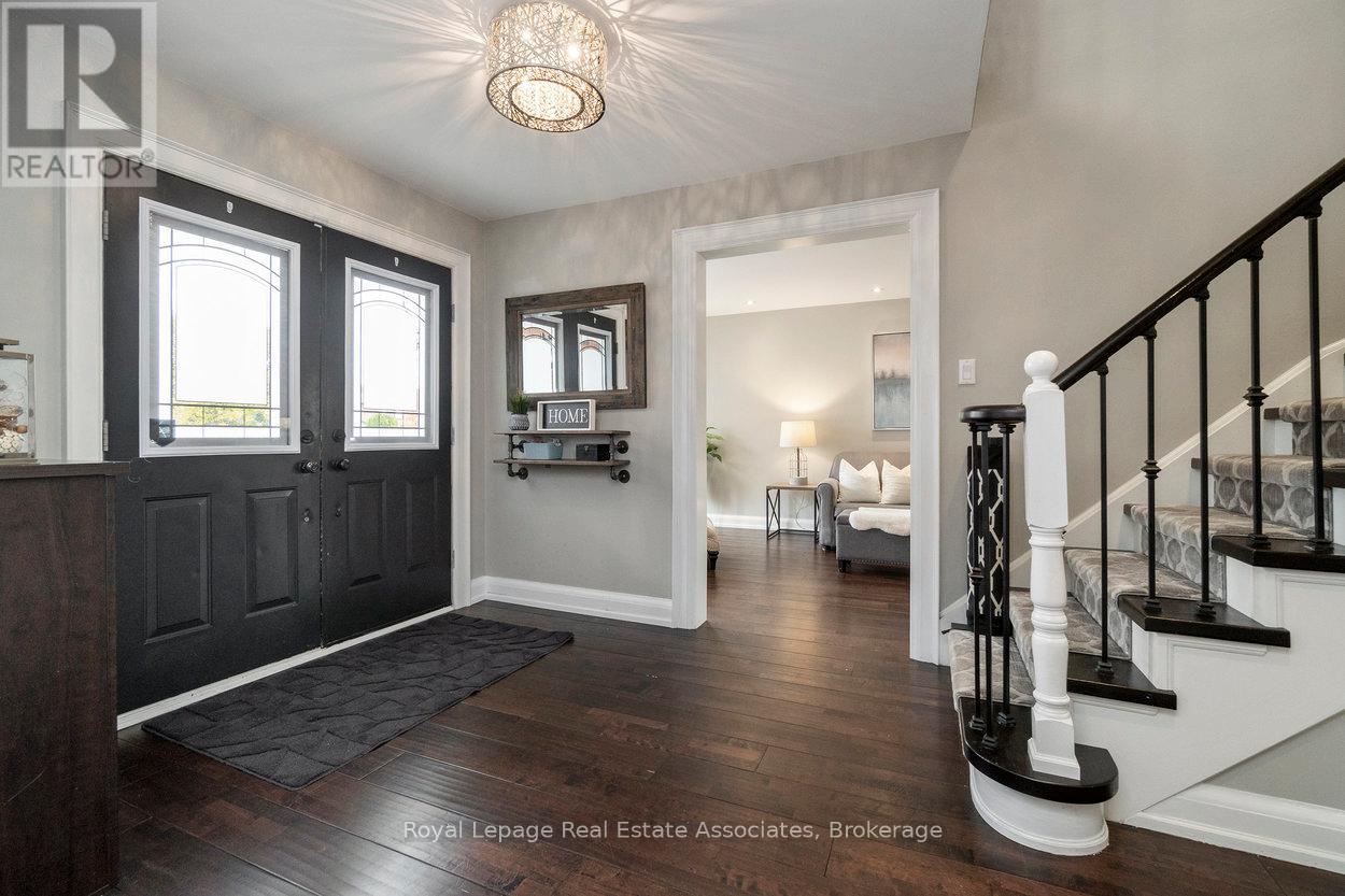 11 Craig Crescent, Halton Hills, Ontario  L7G 5K2 - Photo 5 - W12508184