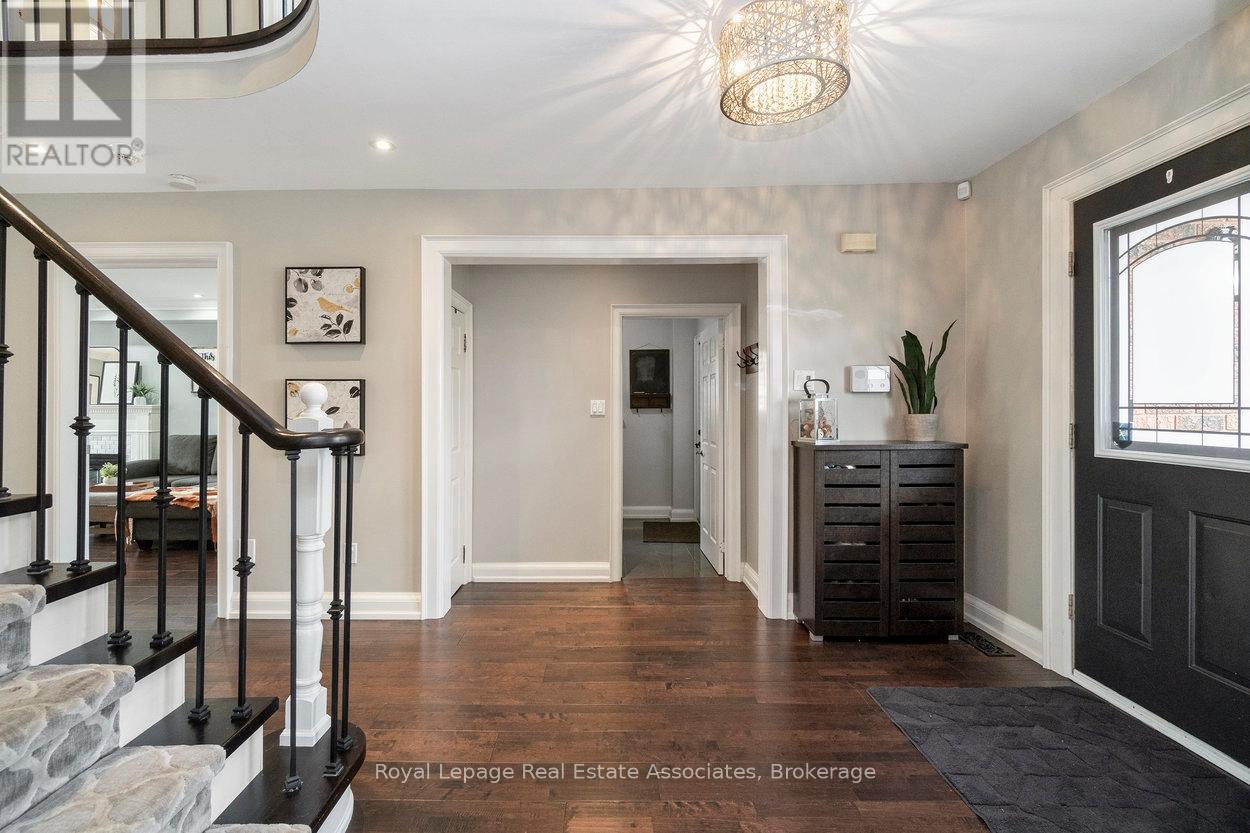 11 Craig Crescent, Halton Hills, Ontario  L7G 5K2 - Photo 6 - W12508184