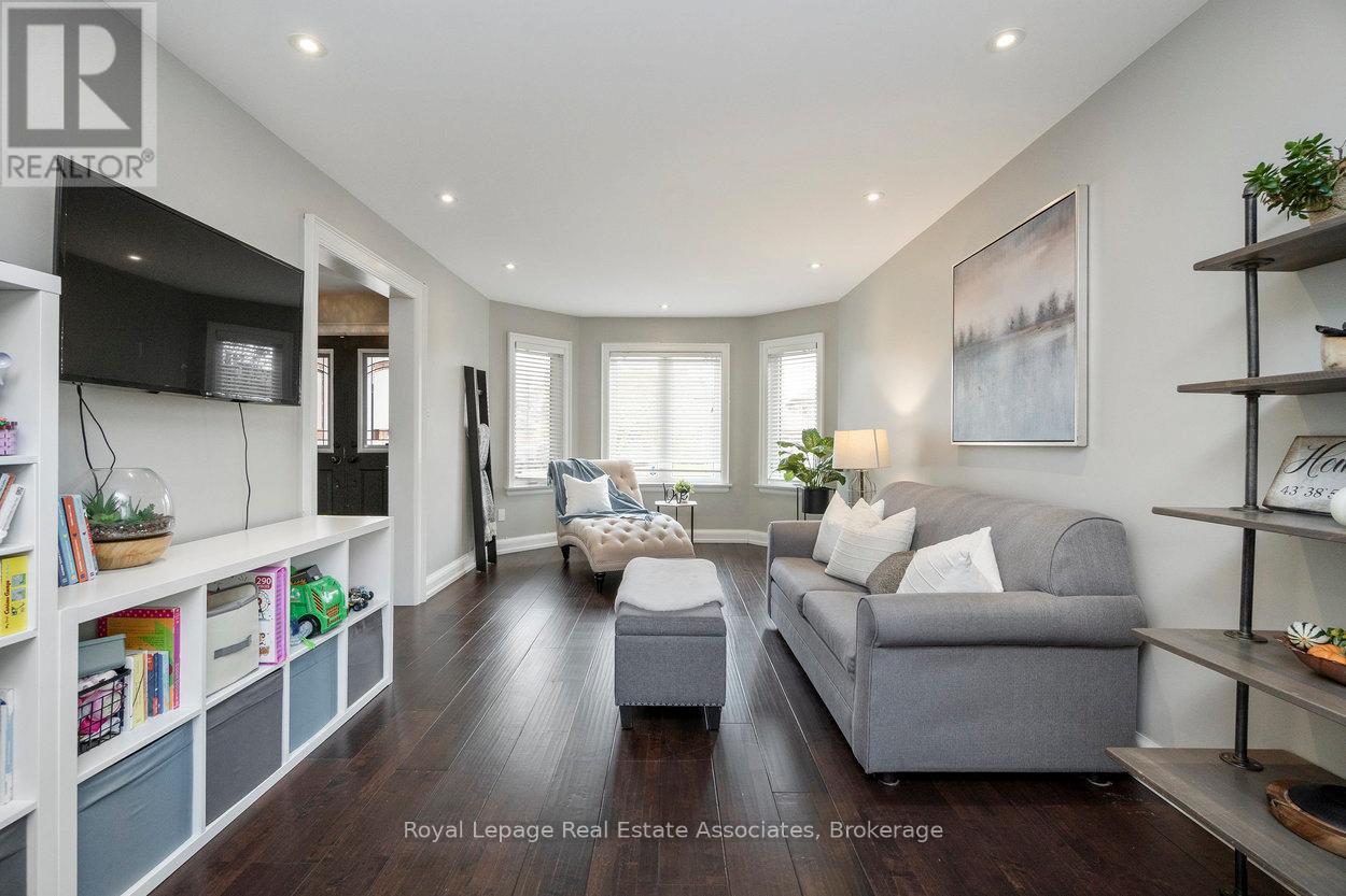 11 Craig Crescent, Halton Hills, Ontario  L7G 5K2 - Photo 7 - W12508184