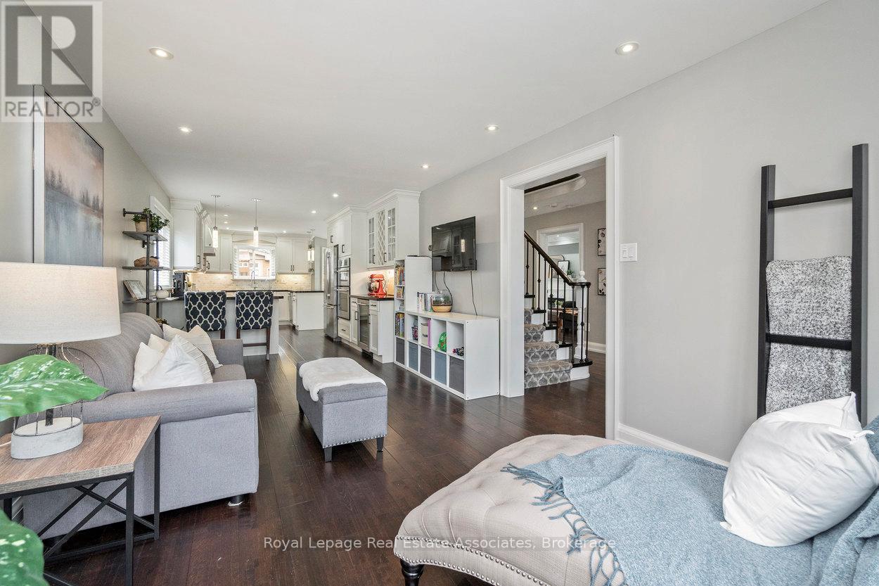 11 Craig Crescent, Halton Hills, Ontario  L7G 5K2 - Photo 8 - W12508184