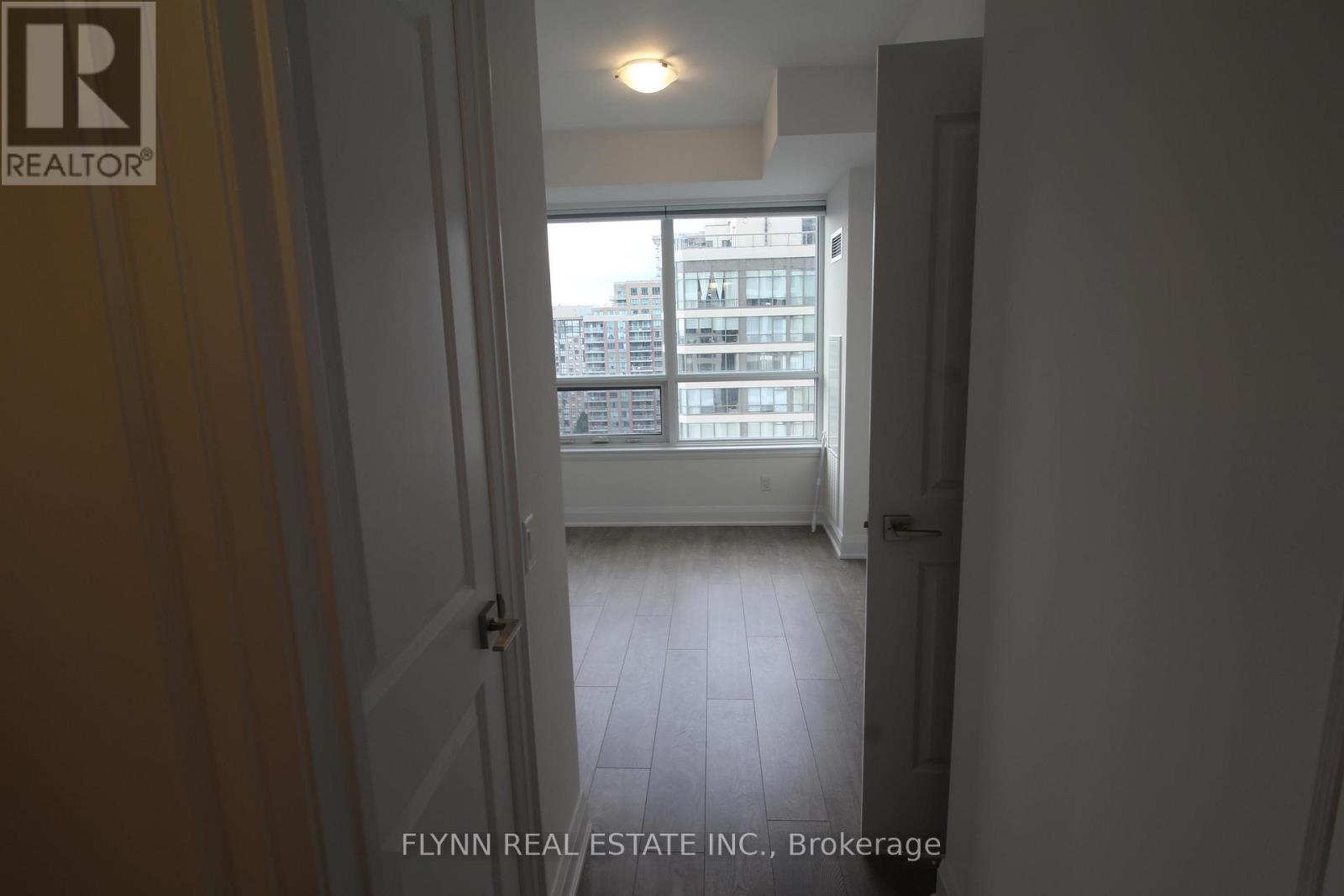 2001 - 36 Elm Drive, Mississauga, Ontario  L5B 0N3 - Photo 10 - W12508202