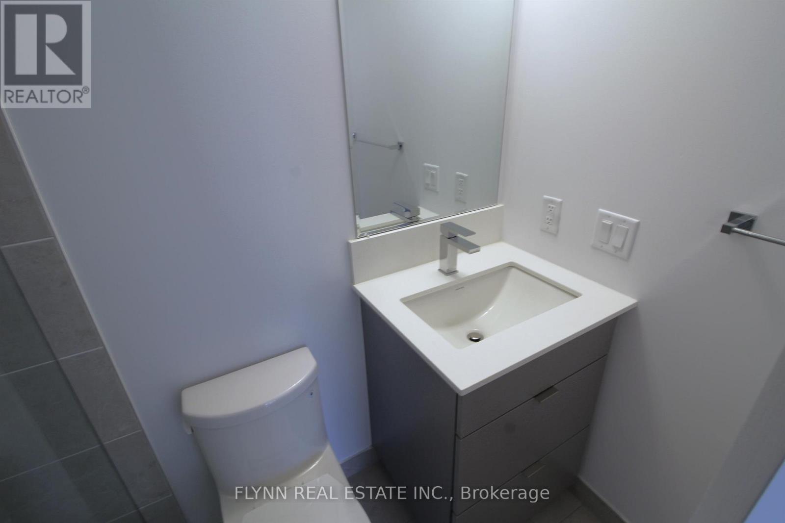 2001 - 36 Elm Drive, Mississauga, Ontario  L5B 0N3 - Photo 16 - W12508202