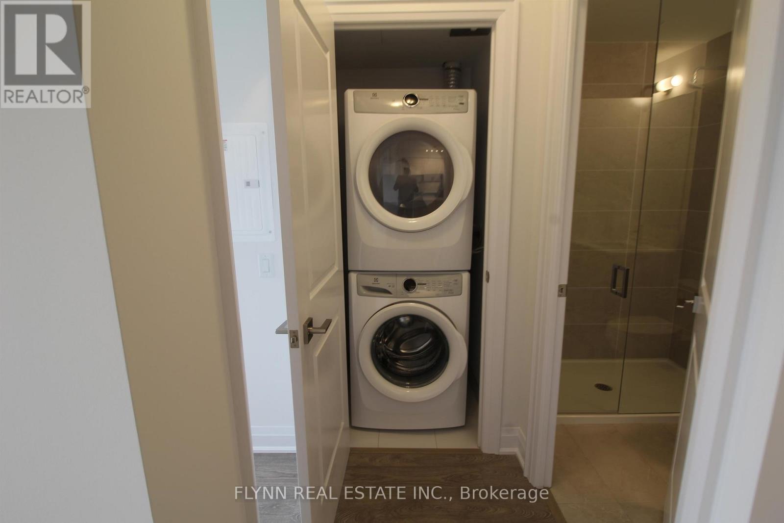 2001 - 36 Elm Drive, Mississauga, Ontario  L5B 0N3 - Photo 17 - W12508202