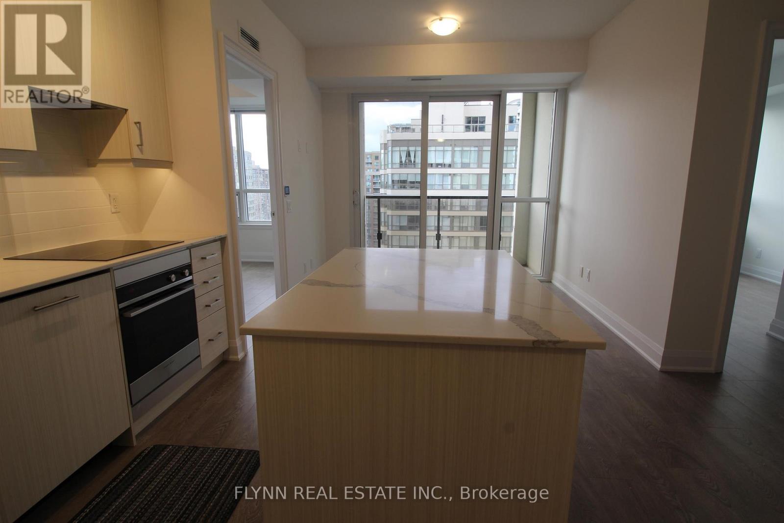 2001 - 36 Elm Drive, Mississauga, Ontario  L5B 0N3 - Photo 3 - W12508202