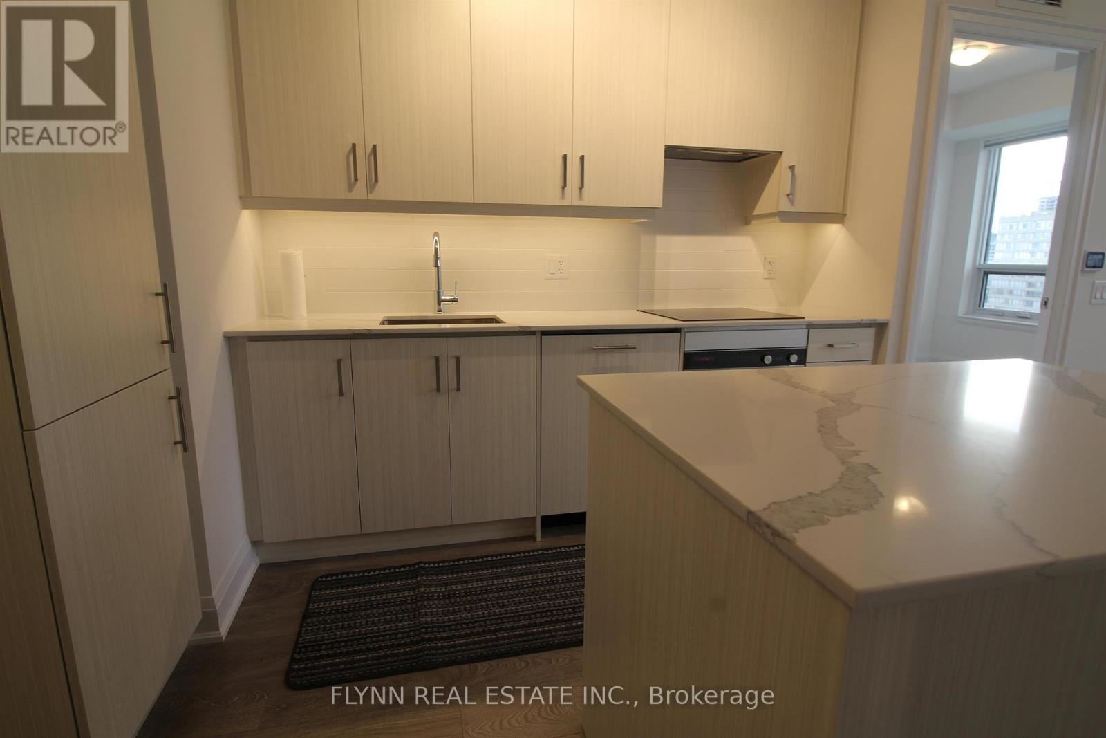 2001 - 36 Elm Drive, Mississauga, Ontario  L5B 0N3 - Photo 4 - W12508202