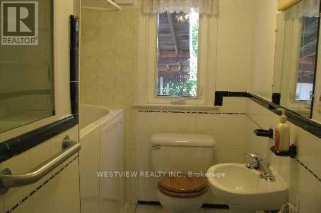 1331 Northaven Drive, Mississauga, Ontario  L5G 4E8 - Photo 6 - W12508250