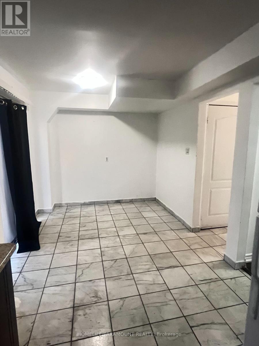 2nd Floor - 14 Mcgraw Avenue, Brampton, Ontario  L6X 3L9 - Photo 7 - W12508266