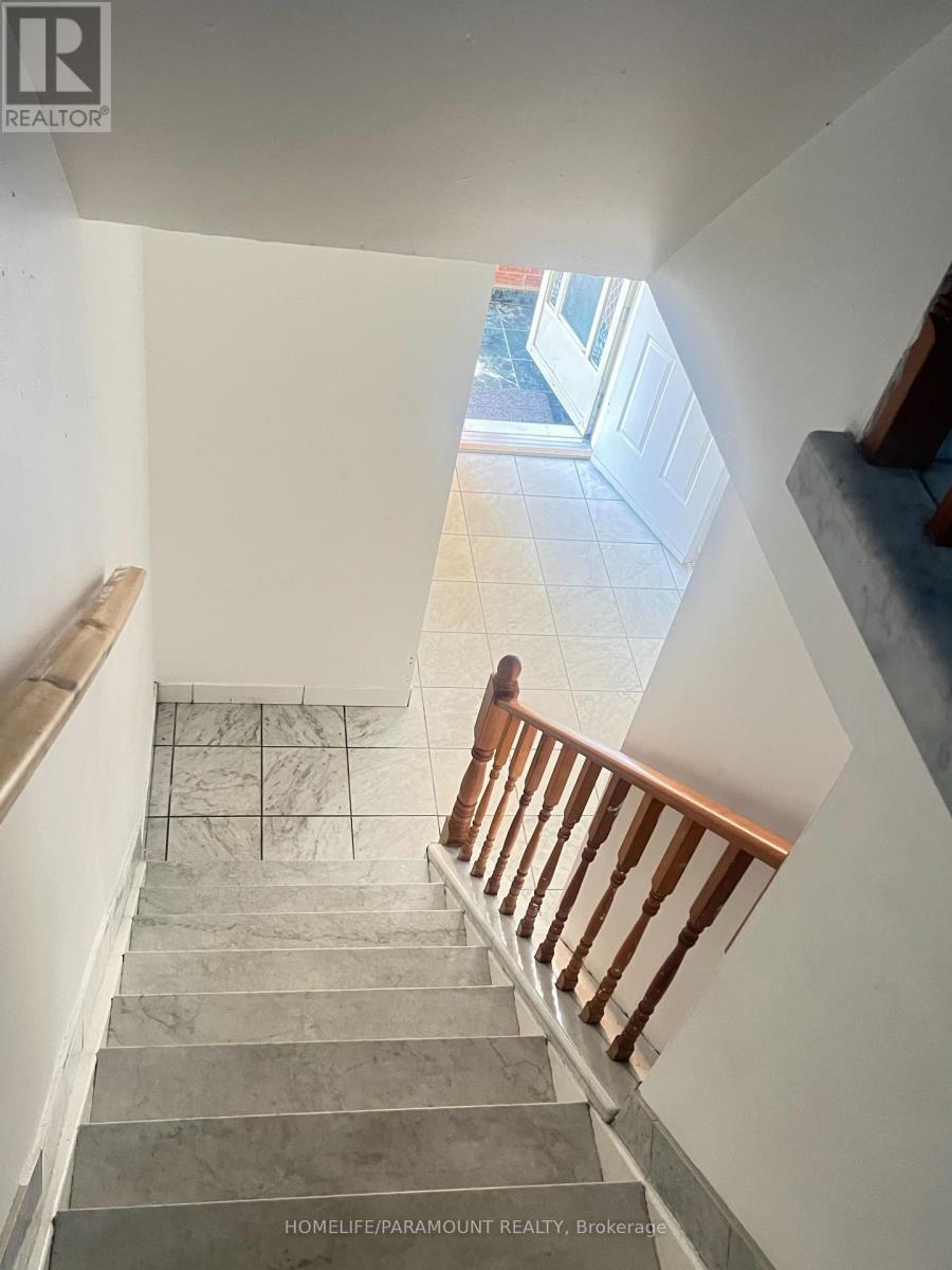 2nd Floor - 14 Mcgraw Avenue, Brampton, Ontario  L6X 3L9 - Photo 8 - W12508266