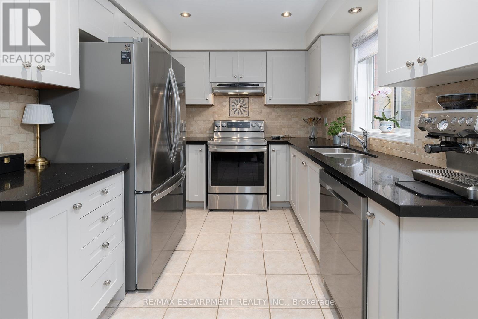 152 Waters Boulevard, Milton, Ontario  L9T 6K5 - Photo 11 - W12508272