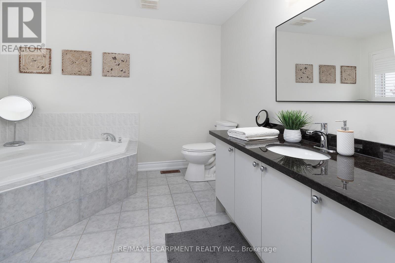 152 Waters Boulevard, Milton, Ontario  L9T 6K5 - Photo 14 - W12508272