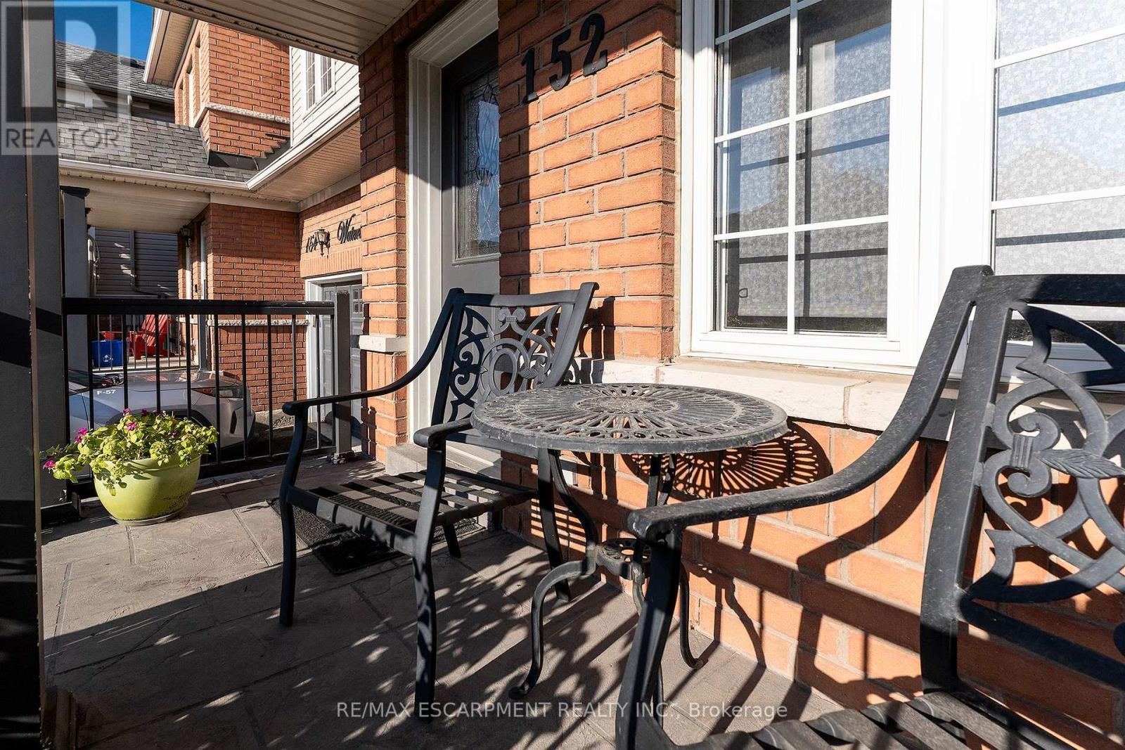 152 Waters Boulevard, Milton, Ontario  L9T 6K5 - Photo 3 - W12508272