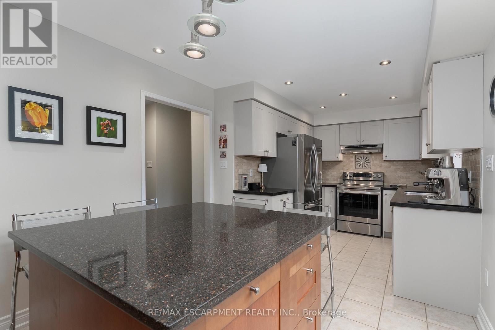 152 Waters Boulevard, Milton, Ontario  L9T 6K5 - Photo 9 - W12508272