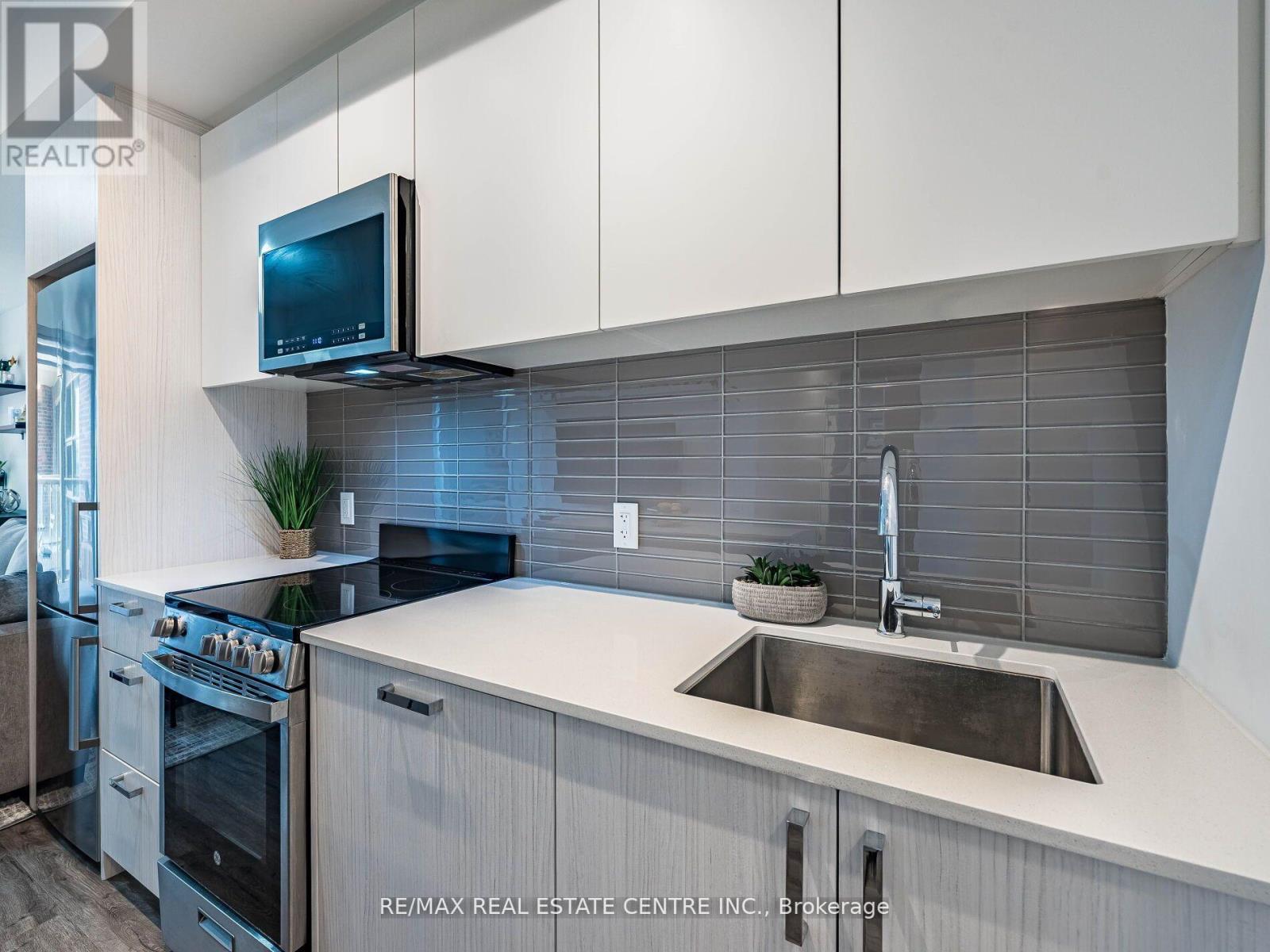 429 - 1787 St Clair Avenue W, Toronto (Weston-Pellam Park), Ontario  M6N 0B7 - Photo 12 - W12508290