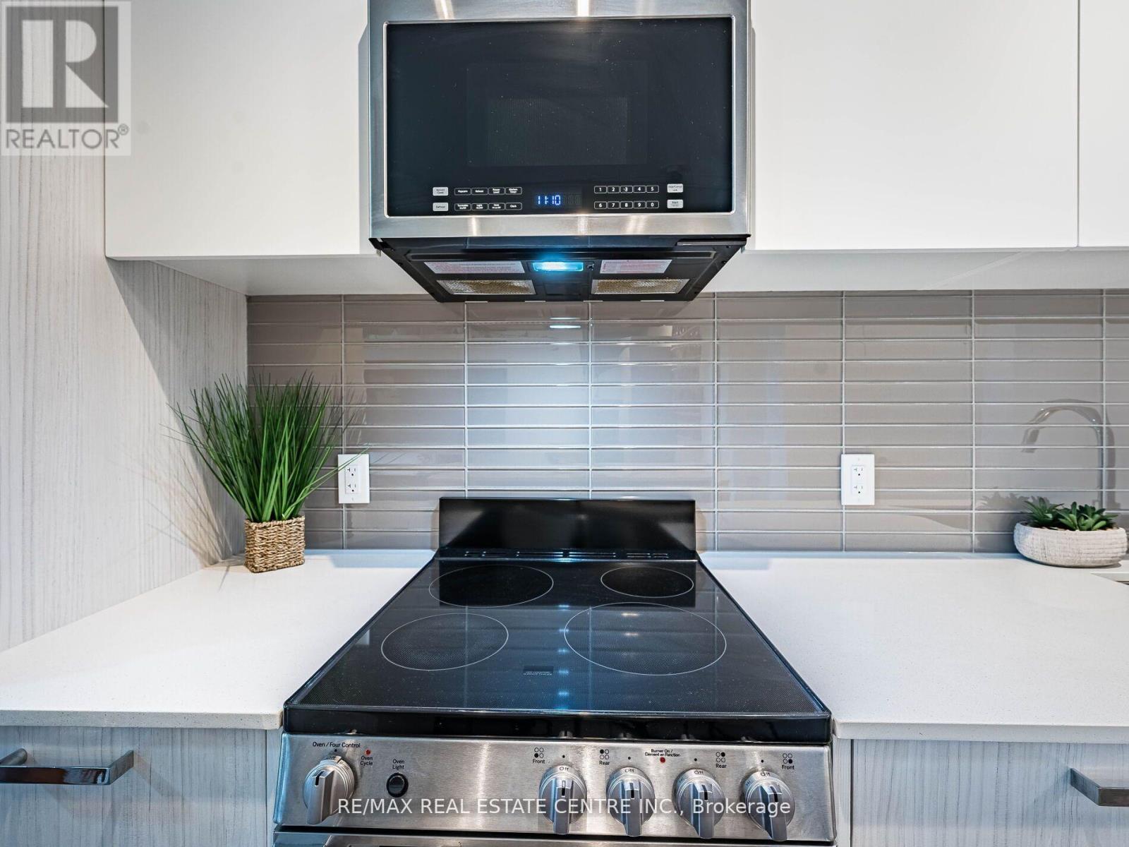 429 - 1787 St Clair Avenue W, Toronto (Weston-Pellam Park), Ontario  M6N 0B7 - Photo 13 - W12508290