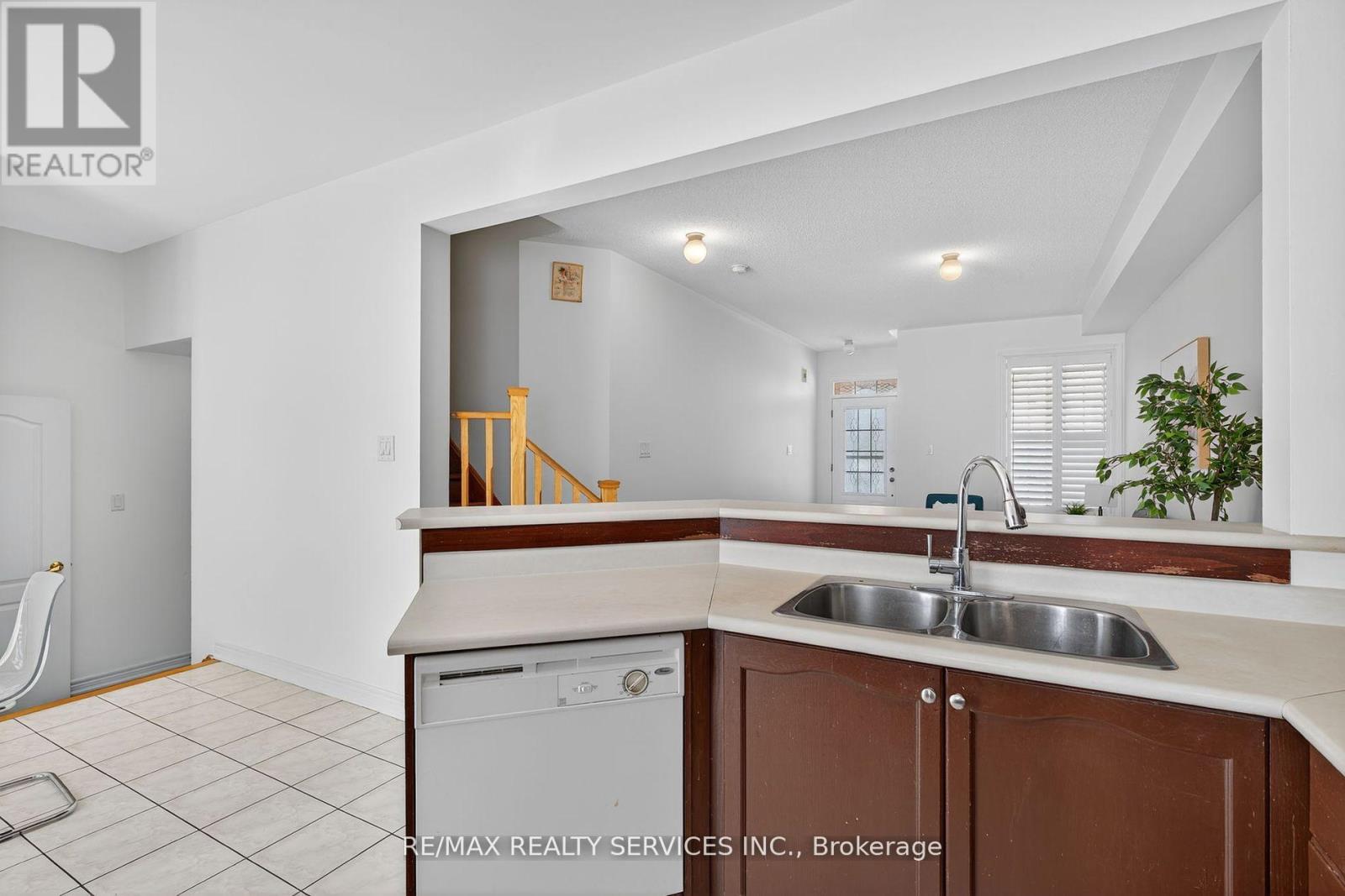 18 Fishing Crescent, Brampton, Ontario  L6V 4T4 - Photo 12 - W12508298