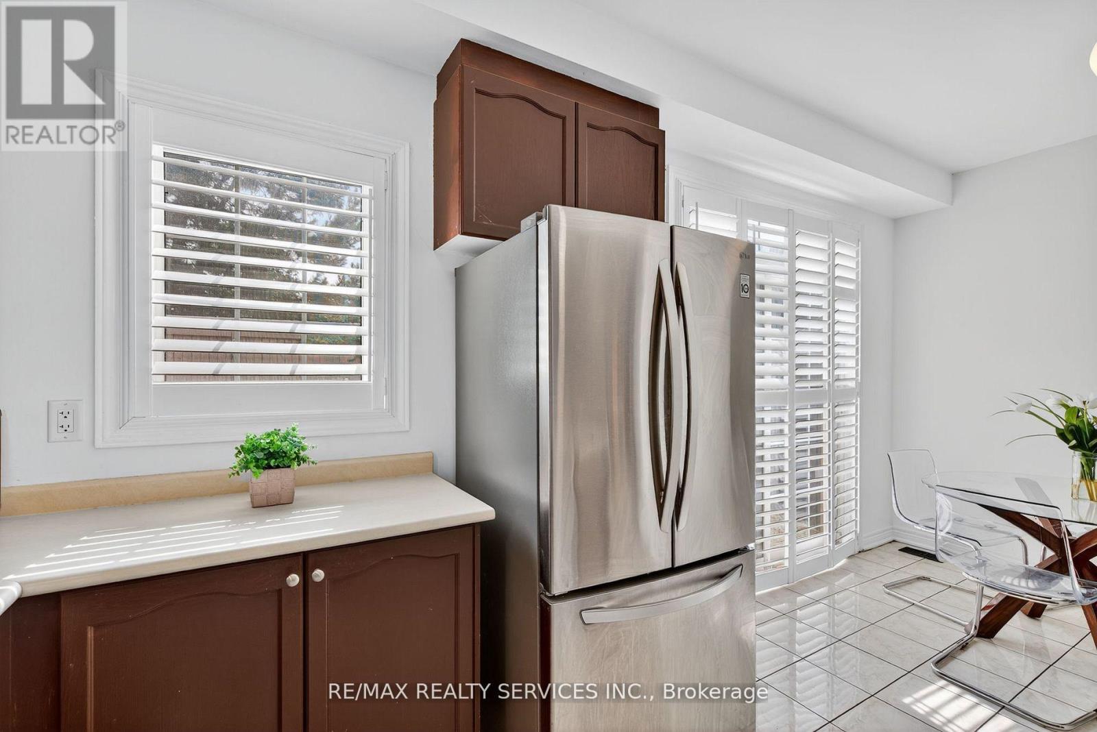 18 Fishing Crescent, Brampton, Ontario  L6V 4T4 - Photo 13 - W12508298