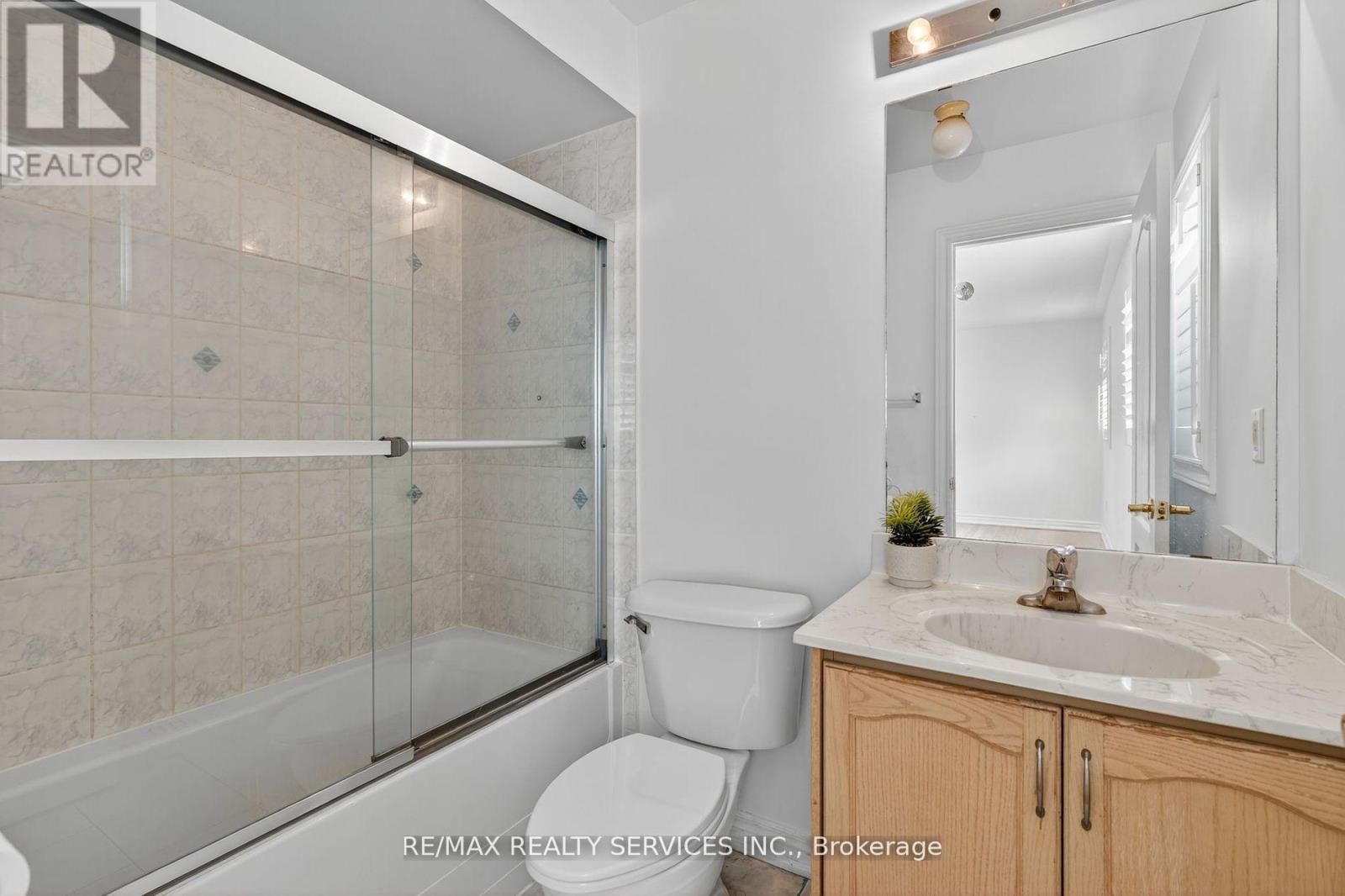 18 Fishing Crescent, Brampton, Ontario  L6V 4T4 - Photo 25 - W12508298