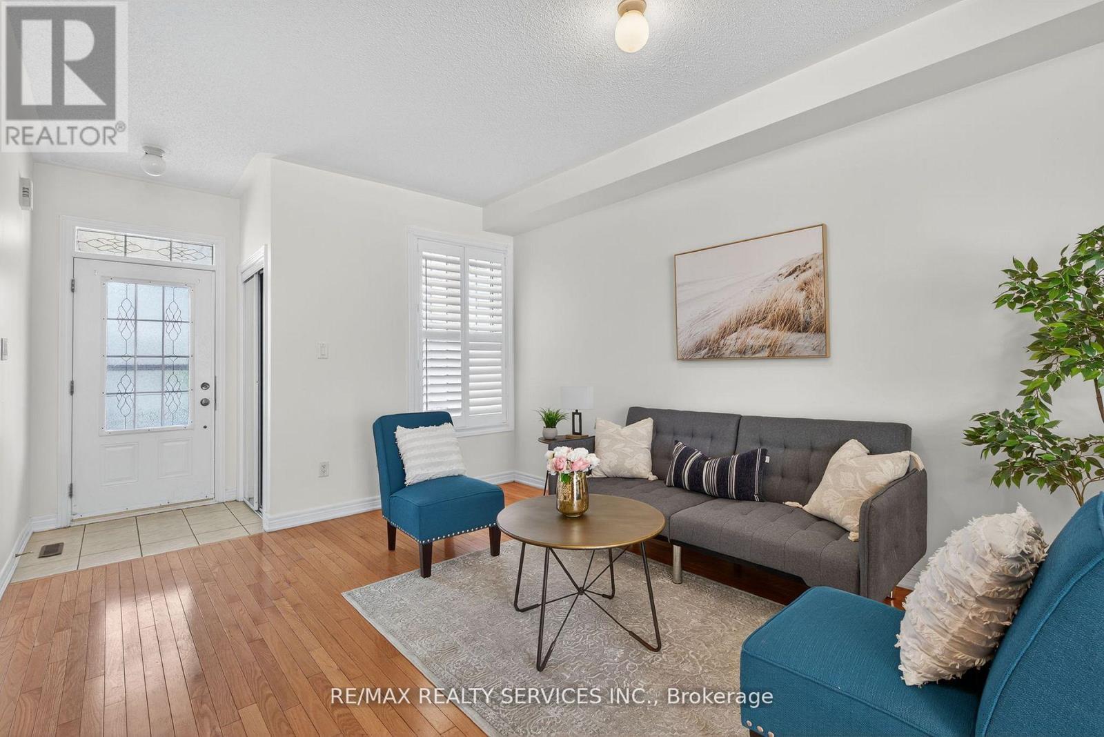 18 Fishing Crescent, Brampton, Ontario  L6V 4T4 - Photo 7 - W12508298