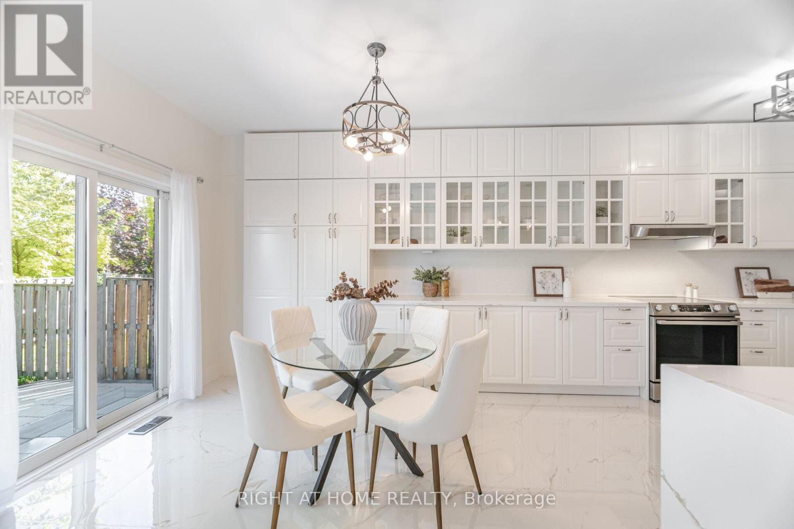 514 Huntington Ridge Drive, Mississauga, Ontario  L5R 2X7 - Photo 13 - W12508328