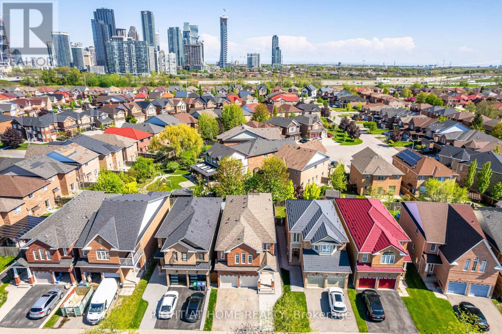 514 Huntington Ridge Drive, Mississauga, Ontario  L5R 2X7 - Photo 3 - W12508328