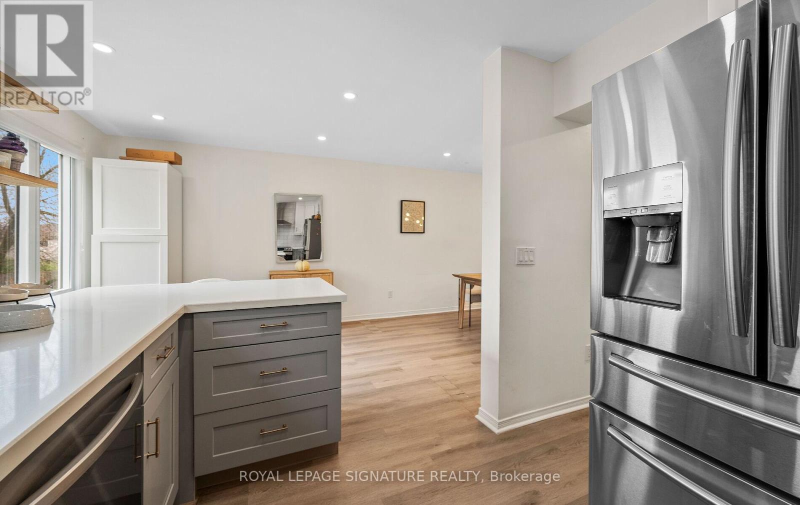 2320 Strawfield Court, Oakville, Ontario  L6H 6C2 - Photo 23 - W12508334