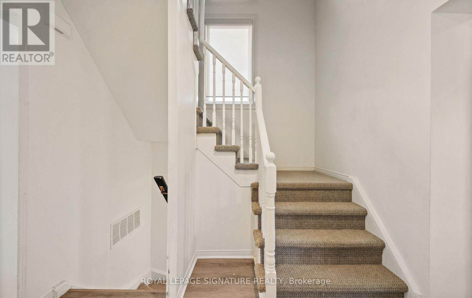 2320 Strawfield Court, Oakville, Ontario  L6H 6C2 - Photo 25 - W12508334