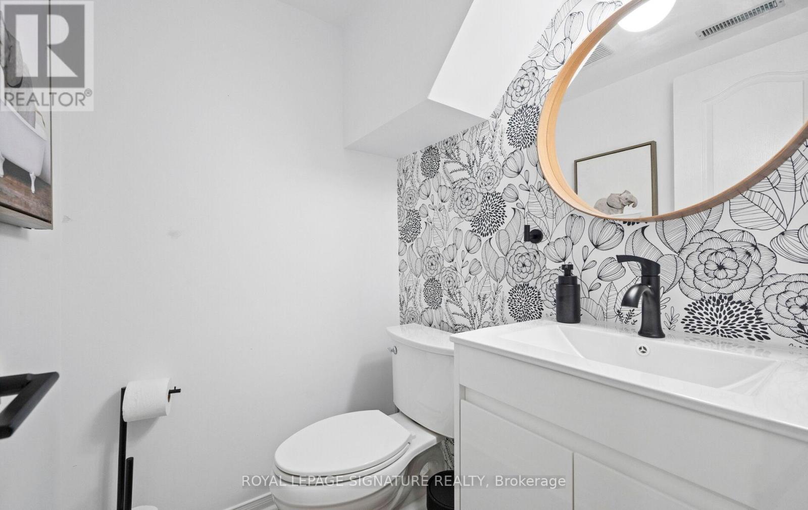 2320 Strawfield Court, Oakville, Ontario  L6H 6C2 - Photo 9 - W12508334