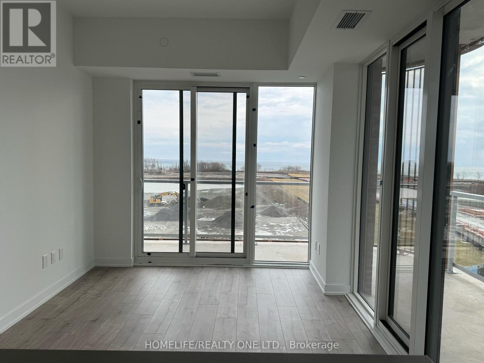 421 - 220 Missinnihe Way, Mississauga, Ontario  L5H 0A9 - Photo 2 - W12508350