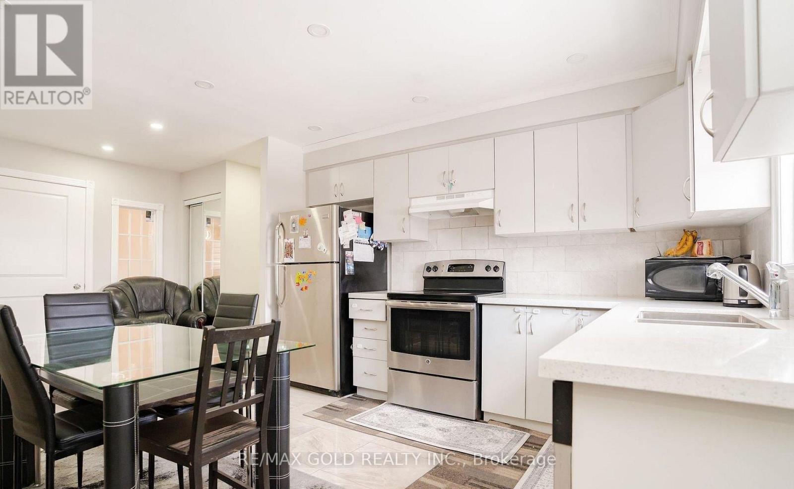 65 Abell Drive, Brampton, Ontario  L6V 2W1 - Photo 10 - W12508358